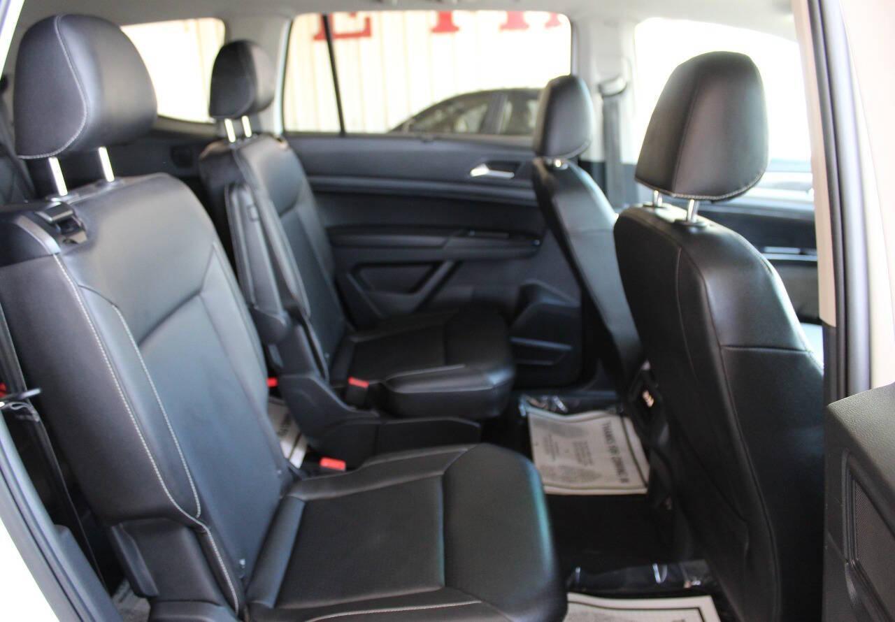 2021 White Volkswagen Atlas V6 SEL 4MOTION (1V2BR2CAXMC) with an 3.6L V6 3.6L V6 engine, Automatic 8-Speed transmission, located at 4301 NW 39th , Oklahoma City, OK, 73112, (405) 949-5600, 35.512135, -97.598671 - NO DRIVERS LICENCE -NO FULL COVERAGE INSURANCE - NO CREDIT CHECK. COME ON OVER TO SUPERSPORTS, TAKE A LOOK AND TEST DRIVE. PLEASE GIVE US A CALL AT (405) 949-5600. NO LICENCIA DE CONDUCIR - NO SEGURO DE COBERTURA TOTAL - NO VERIFICACION DE CREDITO. VISITENOS EN SUPERSPORTS, MIRE NUESTRO - Photo#10