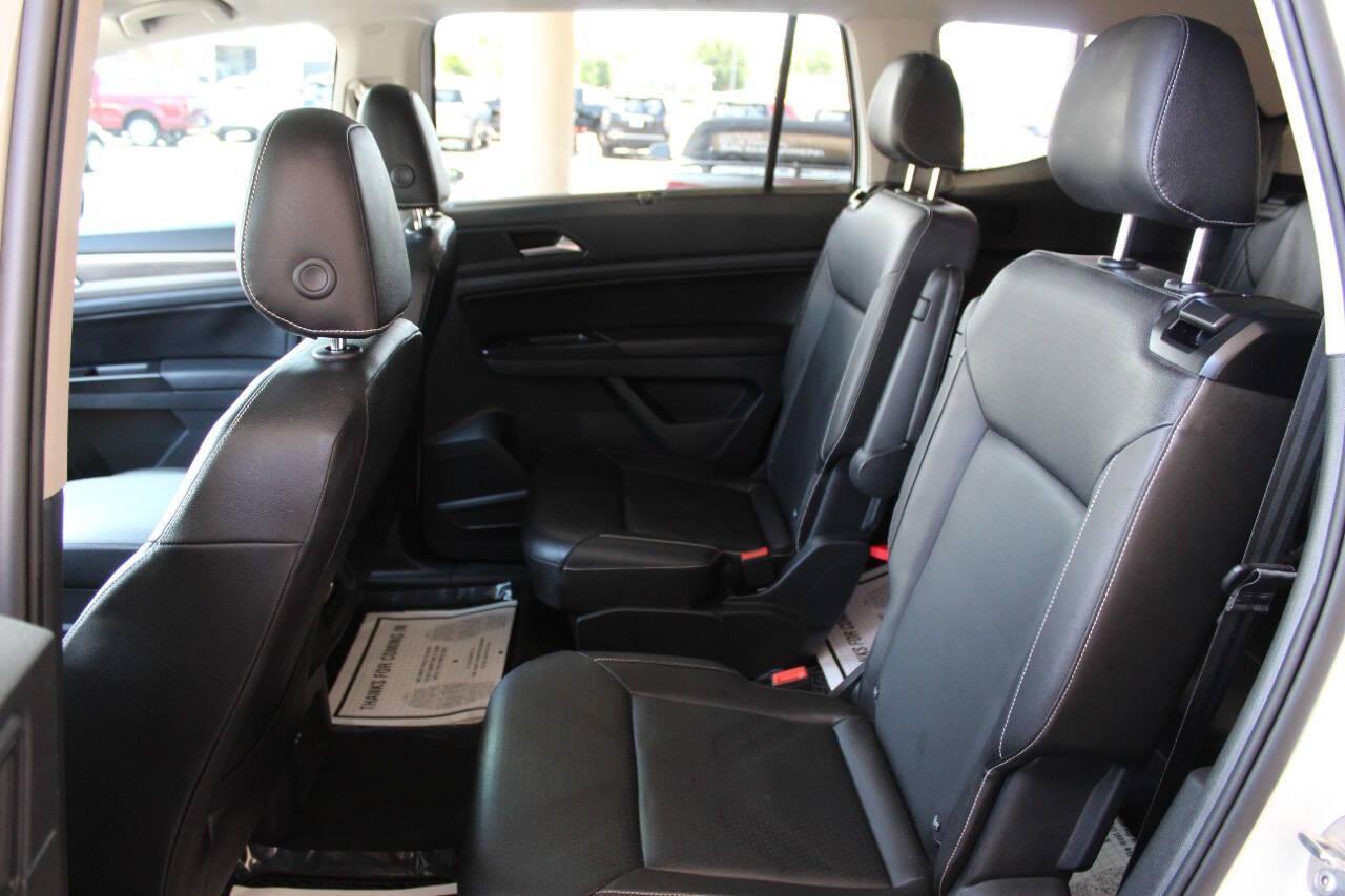 2021 White Volkswagen Atlas V6 SEL 4MOTION (1V2BR2CAXMC) with an 3.6L V6 3.6L V6 engine, Automatic 8-Speed transmission, located at 4301 NW 39th , Oklahoma City, OK, 73112, (405) 949-5600, 35.512135, -97.598671 - NO DRIVERS LICENCE -NO FULL COVERAGE INSURANCE - NO CREDIT CHECK. COME ON OVER TO SUPERSPORTS, TAKE A LOOK AND TEST DRIVE. PLEASE GIVE US A CALL AT (405) 949-5600. NO LICENCIA DE CONDUCIR - NO SEGURO DE COBERTURA TOTAL - NO VERIFICACION DE CREDITO. VISITENOS EN SUPERSPORTS, MIRE NUESTRO - Photo#13