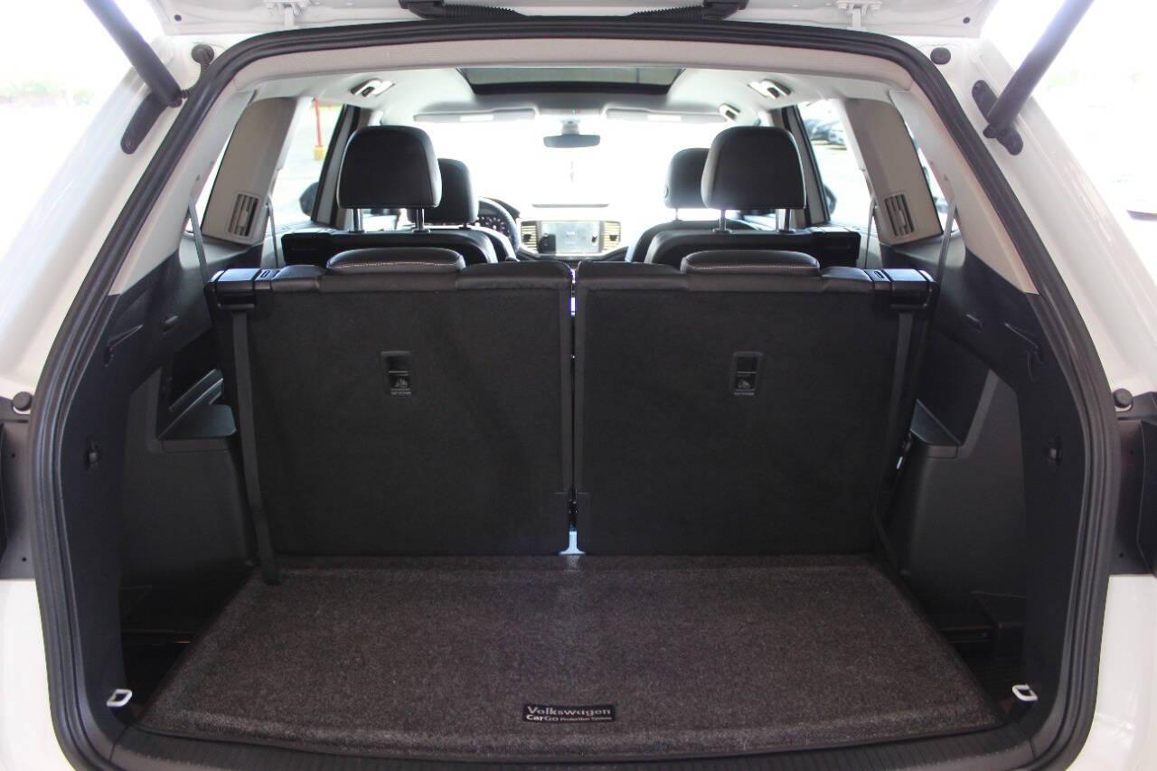 2021 White Volkswagen Atlas V6 SEL 4MOTION (1V2BR2CAXMC) with an 3.6L V6 3.6L V6 engine, Automatic 8-Speed transmission, located at 4301 NW 39th , Oklahoma City, OK, 73112, (405) 949-5600, 35.512135, -97.598671 - NO DRIVERS LICENCE -NO FULL COVERAGE INSURANCE - NO CREDIT CHECK. COME ON OVER TO SUPERSPORTS, TAKE A LOOK AND TEST DRIVE. PLEASE GIVE US A CALL AT (405) 949-5600. NO LICENCIA DE CONDUCIR - NO SEGURO DE COBERTURA TOTAL - NO VERIFICACION DE CREDITO. VISITENOS EN SUPERSPORTS, MIRE NUESTRO - Photo#16