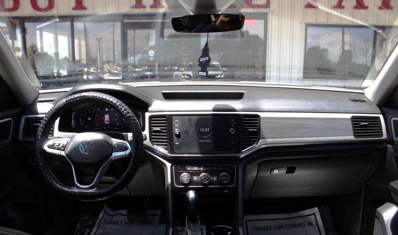 2021 White Volkswagen Atlas V6 SEL 4MOTION (1V2BR2CAXMC) with an 3.6L V6 3.6L V6 engine, Automatic 8-Speed transmission, located at 4301 NW 39th , Oklahoma City, OK, 73112, (405) 949-5600, 35.512135, -97.598671 - NO DRIVERS LICENCE -NO FULL COVERAGE INSURANCE - NO CREDIT CHECK. COME ON OVER TO SUPERSPORTS, TAKE A LOOK AND TEST DRIVE. PLEASE GIVE US A CALL AT (405) 949-5600. NO LICENCIA DE CONDUCIR - NO SEGURO DE COBERTURA TOTAL - NO VERIFICACION DE CREDITO. VISITENOS EN SUPERSPORTS, MIRE NUESTRO - Photo#22
