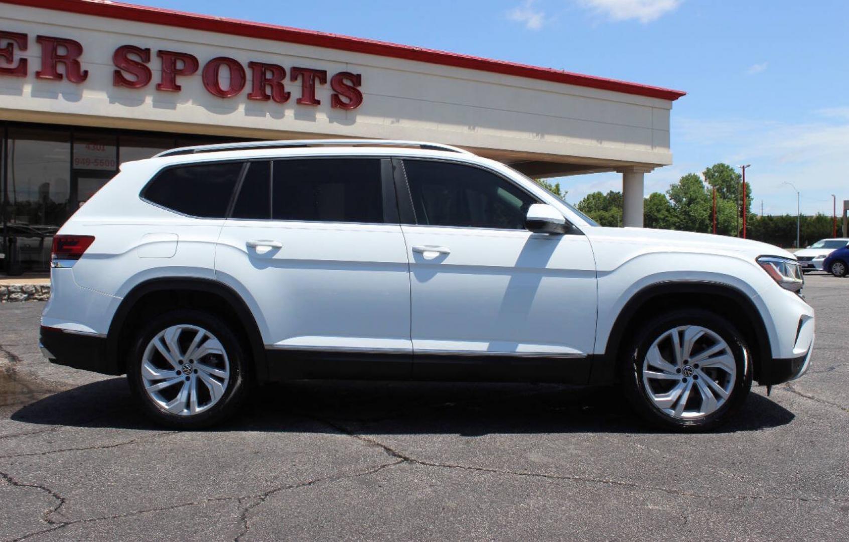 2021 White Volkswagen Atlas V6 SEL 4MOTION (1V2BR2CAXMC) with an 3.6L V6 3.6L V6 engine, Automatic 8-Speed transmission, located at 4301 NW 39th , Oklahoma City, OK, 73112, (405) 949-5600, 35.512135, -97.598671- Photo#2