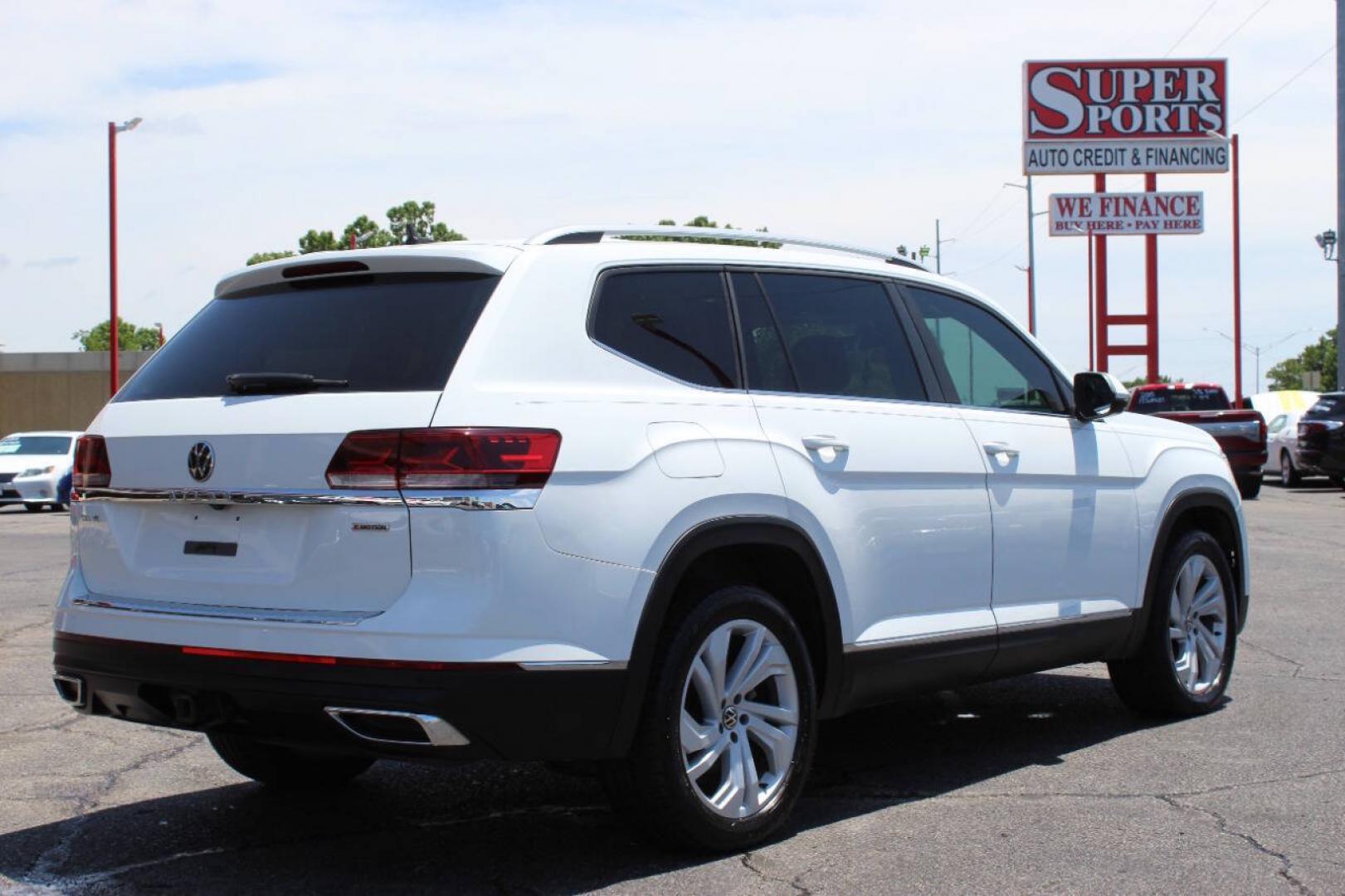2021 White Volkswagen Atlas V6 SEL 4MOTION (1V2BR2CAXMC) with an 3.6L V6 3.6L V6 engine, Automatic 8-Speed transmission, located at 4301 NW 39th , Oklahoma City, OK, 73112, (405) 949-5600, 35.512135, -97.598671- Photo#3