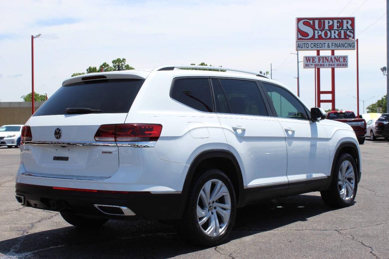 2021 White Volkswagen Atlas V6 SEL 4MOTION (1V2BR2CAXMC) with an 3.6L V6 3.6L V6 engine, Automatic 8-Speed transmission, located at 4301 NW 39th , Oklahoma City, OK, 73112, (405) 949-5600, 35.512135, -97.598671 - Hablamos espanol. SPEND SMART --- BUY FROM SUPER SPORTS. ALL PRICES, DOWN PAYMENTS, PAYMENTS, AND FINANCE TERMS ARE NEGOTIABLE AT THE TIME OF APPROVAL. WE WILL WORK WITH YOU TO FIT YOUR BUDGET. WE WILL EVEN LOWER AND ADJUST THE NUMBERS TO HELP MAKE THE VEHICLE MORE AFFORDABLE FOR YOU.- Photo#3
