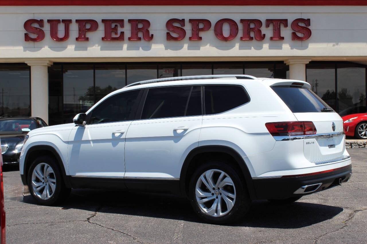2021 White Volkswagen Atlas V6 SEL 4MOTION (1V2BR2CAXMC) with an 3.6L V6 3.6L V6 engine, Automatic 8-Speed transmission, located at 4301 NW 39th , Oklahoma City, OK, 73112, (405) 949-5600, 35.512135, -97.598671 - Hablamos espanol. SPEND SMART --- BUY FROM SUPER SPORTS. ALL PRICES, DOWN PAYMENTS, PAYMENTS, AND FINANCE TERMS ARE NEGOTIABLE AT THE TIME OF APPROVAL. WE WILL WORK WITH YOU TO FIT YOUR BUDGET. WE WILL EVEN LOWER AND ADJUST THE NUMBERS TO HELP MAKE THE VEHICLE MORE AFFORDABLE FOR YOU.- Photo#4