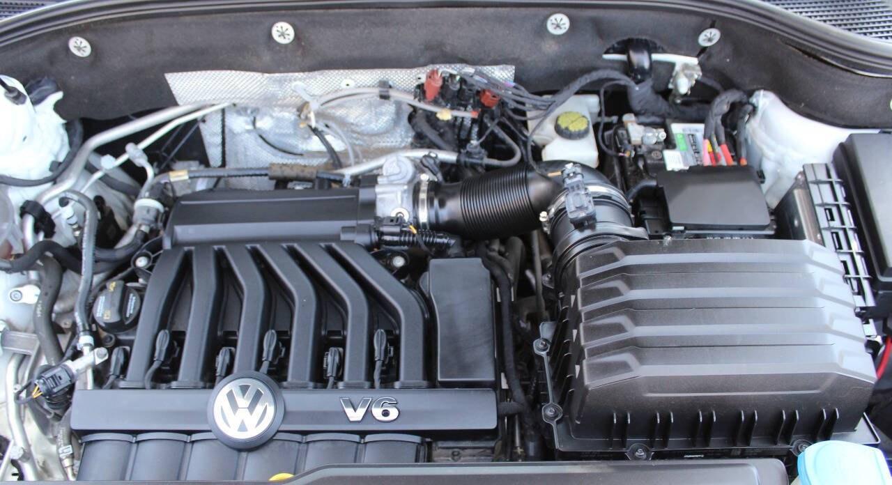 2021 White Volkswagen Atlas V6 SEL 4MOTION (1V2BR2CAXMC) with an 3.6L V6 3.6L V6 engine, Automatic 8-Speed transmission, located at 4301 NW 39th , Oklahoma City, OK, 73112, (405) 949-5600, 35.512135, -97.598671 - Hablamos espanol. SPEND SMART --- BUY FROM SUPER SPORTS. ALL PRICES, DOWN PAYMENTS, PAYMENTS, AND FINANCE TERMS ARE NEGOTIABLE AT THE TIME OF APPROVAL. WE WILL WORK WITH YOU TO FIT YOUR BUDGET. WE WILL EVEN LOWER AND ADJUST THE NUMBERS TO HELP MAKE THE VEHICLE MORE AFFORDABLE FOR YOU.- Photo#7
