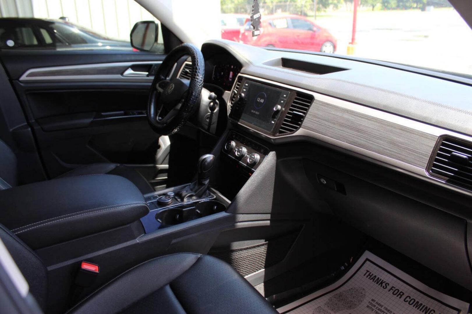 2021 White Volkswagen Atlas V6 SEL 4MOTION (1V2BR2CAXMC) with an 3.6L V6 3.6L V6 engine, Automatic 8-Speed transmission, located at 4301 NW 39th , Oklahoma City, OK, 73112, (405) 949-5600, 35.512135, -97.598671- Photo#8