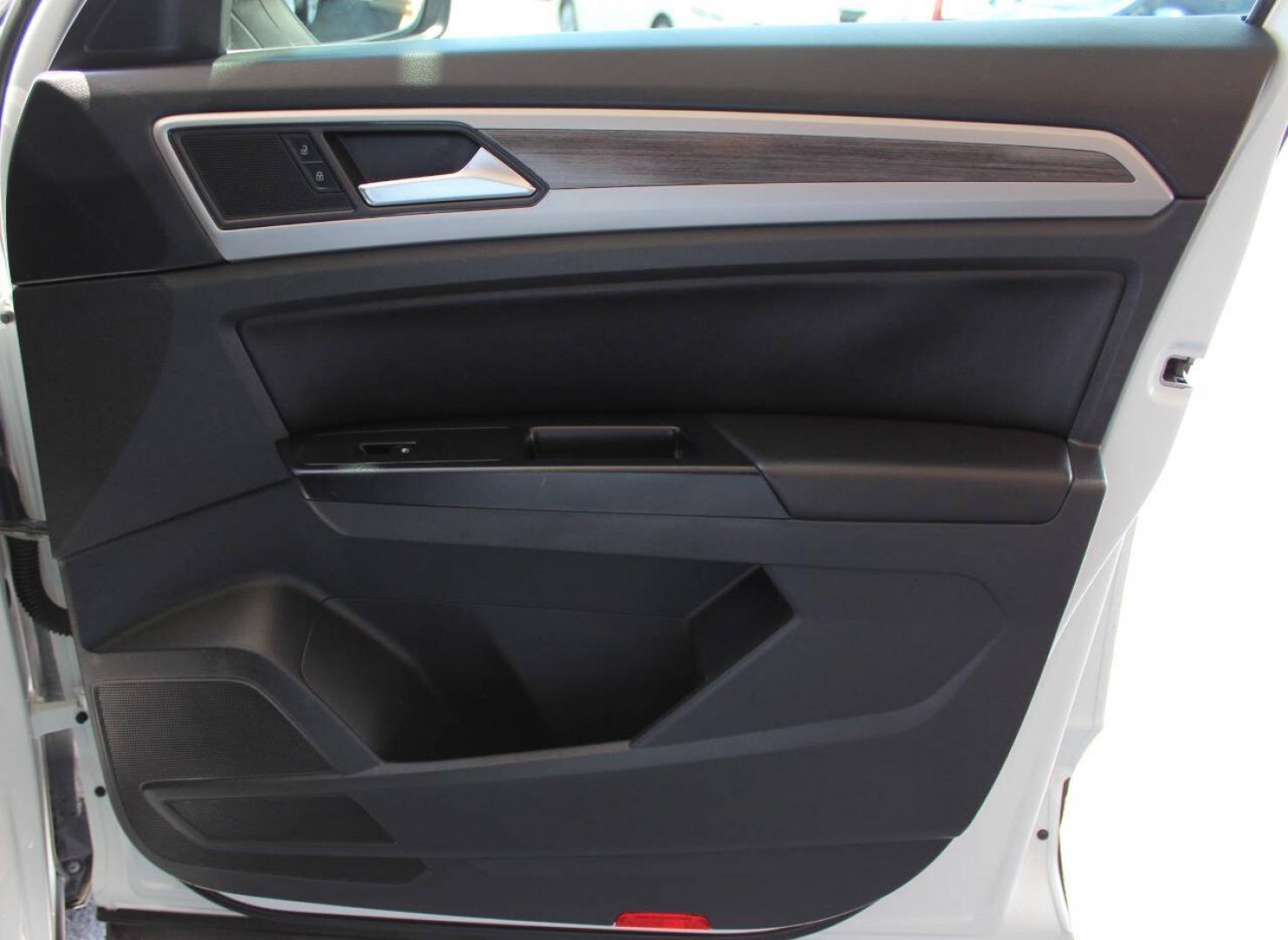 2021 White Volkswagen Atlas V6 SEL 4MOTION (1V2BR2CAXMC) with an 3.6L V6 3.6L V6 engine, Automatic 8-Speed transmission, located at 4301 NW 39th , Oklahoma City, OK, 73112, (405) 949-5600, 35.512135, -97.598671- Photo#9