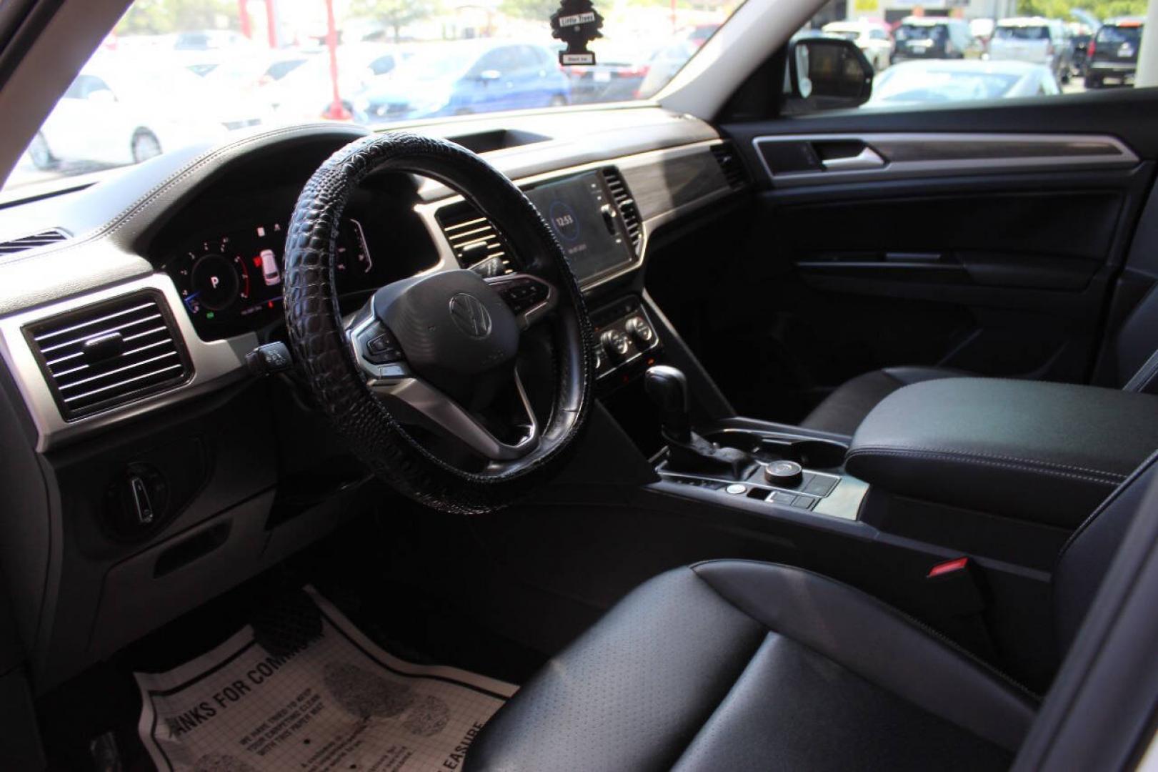 2021 White Volkswagen Atlas V6 SEL 4MOTION (1V2BR2CAXMC) with an 3.6L V6 3.6L V6 engine, Automatic 8-Speed transmission, located at 4301 NW 39th , Oklahoma City, OK, 73112, (405) 949-5600, 35.512135, -97.598671- Photo#19