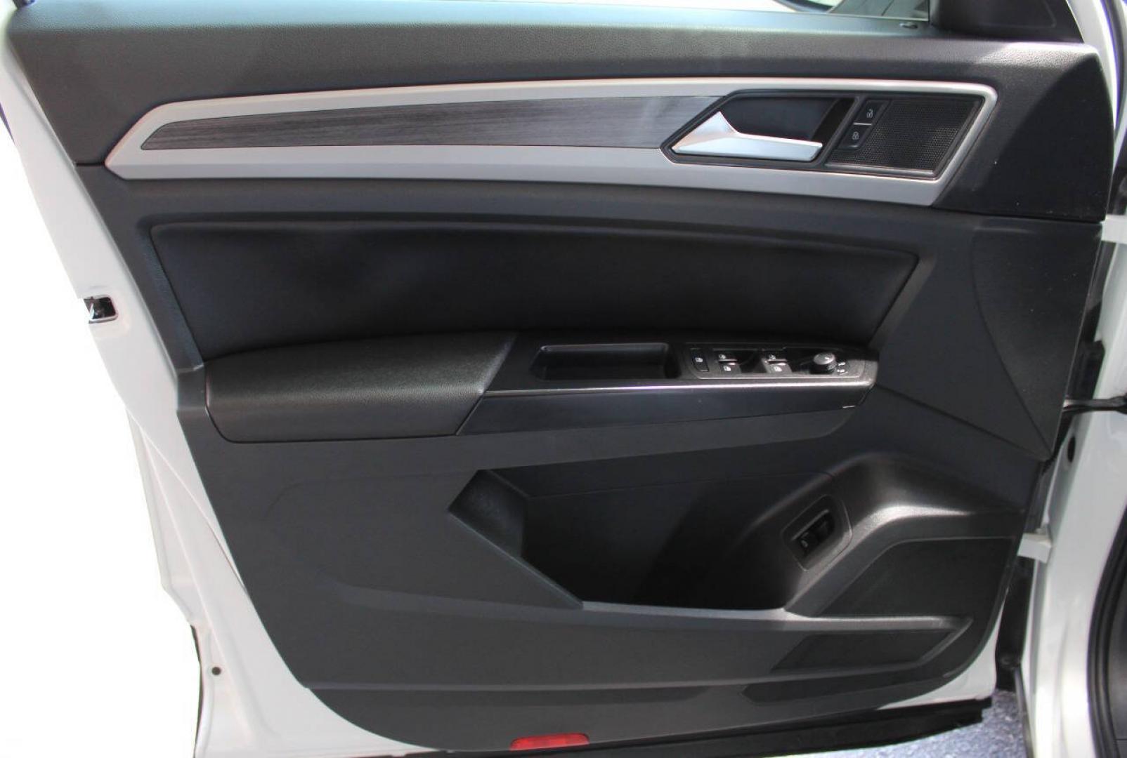 2021 White Volkswagen Atlas V6 SEL 4MOTION (1V2BR2CAXMC) with an 3.6L V6 3.6L V6 engine, Automatic 8-Speed transmission, located at 4301 NW 39th , Oklahoma City, OK, 73112, (405) 949-5600, 35.512135, -97.598671- Photo#20