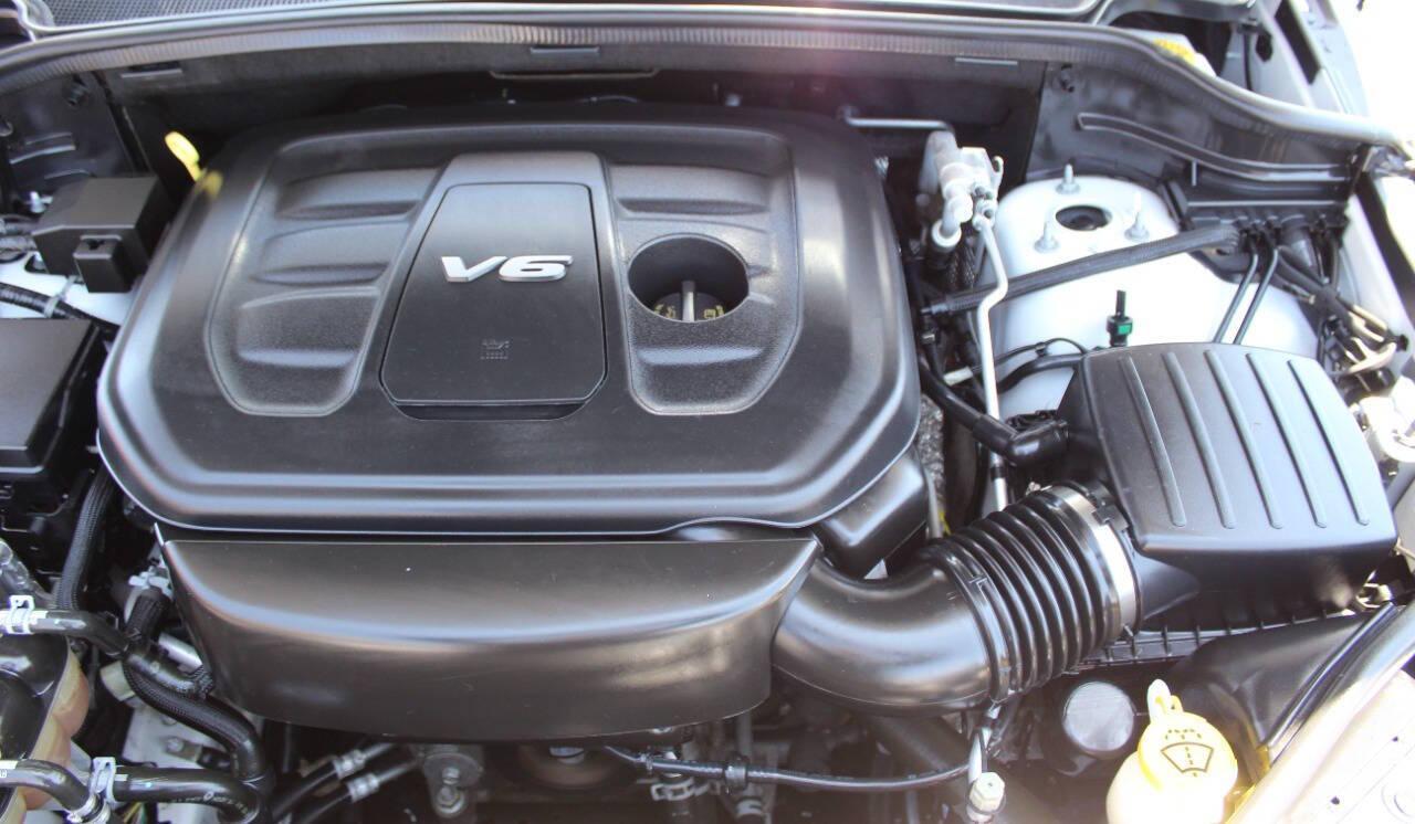 2017 White Jeep Grand Cherokee Laredo 4WD (1C4RJFAG9HC) with an 3.6L V6 DOHC 24V engine, 8A transmission, located at 4301 NW 39th , Oklahoma City, OK, 73112, (405) 949-5600, 35.512135, -97.598671 - NO DRIVERS LICENCE -NO FULL COVERAGE INSURANCE - NO CREDIT CHECK. COME ON OVER TO SUPERSPORTS, TAKE A LOOK AND TEST DRIVE. PLEASE GIVE US A CALL AT (405) 949-5600. NO LICENCIA DE CONDUCIR - NO SEGURO DE COBERTURA TOTAL - NO VERIFICACION DE CREDITO. VISITENOS EN SUPERSPORTS, MIRE NUESTRO - Photo#7