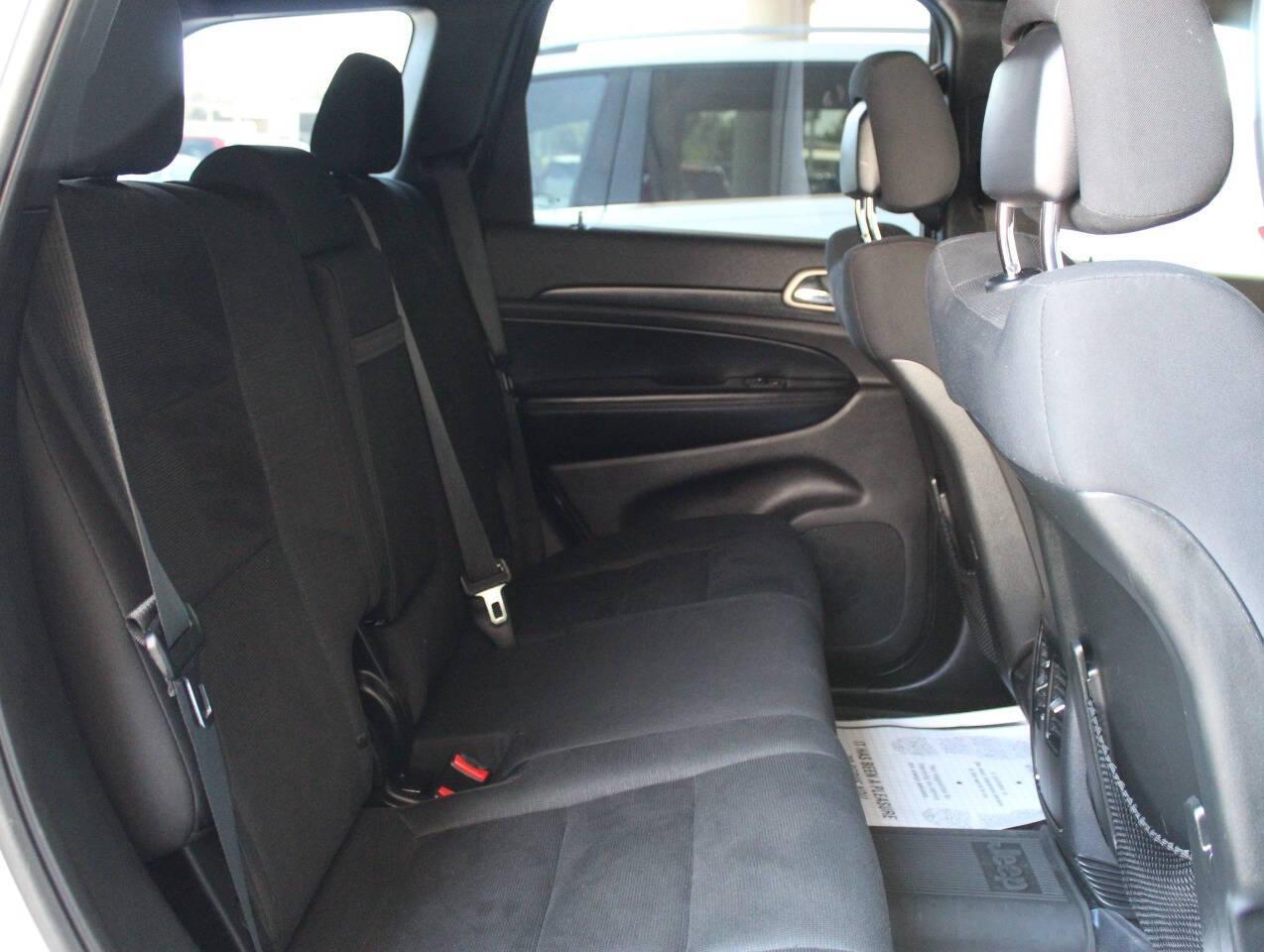 2017 White Jeep Grand Cherokee Laredo 4WD (1C4RJFAG9HC) with an 3.6L V6 DOHC 24V engine, 8A transmission, located at 4301 NW 39th , Oklahoma City, OK, 73112, (405) 949-5600, 35.512135, -97.598671 - NO DRIVERS LICENCE -NO FULL COVERAGE INSURANCE - NO CREDIT CHECK. COME ON OVER TO SUPERSPORTS, TAKE A LOOK AND TEST DRIVE. PLEASE GIVE US A CALL AT (405) 949-5600. NO LICENCIA DE CONDUCIR - NO SEGURO DE COBERTURA TOTAL - NO VERIFICACION DE CREDITO. VISITENOS EN SUPERSPORTS, MIRE NUESTRO - Photo#10