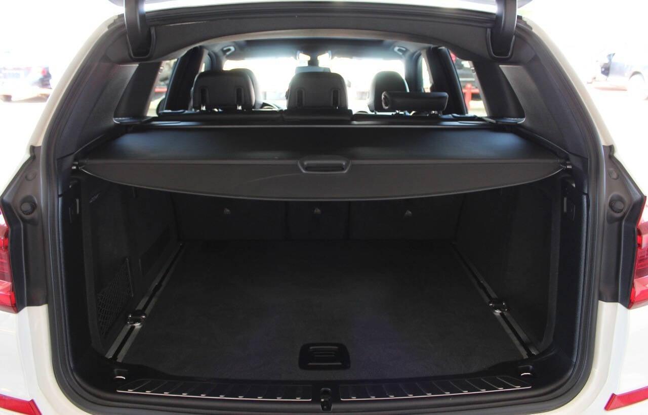 2018 White BMW X3 M40i (5UXTS3C51J0) with an 3.0L I6 Turbocharger 3.0L I6 engine, Automatic 8-Speed transmission, located at 4301 NW 39th , Oklahoma City, OK, 73112, (405) 949-5600, 35.512135, -97.598671 - NO DRIVERS LICENCE NO - FULL COVERAGE INSURANCE - NO CREDIT CHECK. COME ON OVER TO SUPERSPORTS AND TAKE A LOOK AND TEST DRIVE. PLEASE GIVE US A CALL AT (405) 949-5600. NO LICENCIA DE CONDUCIR - NO SEGURO DE COBERTURA TOTAL - NO VERIFICACION DE CREDITO. VISITENOS EN SUPERSPORTS, MIRE NUE - Photo#12