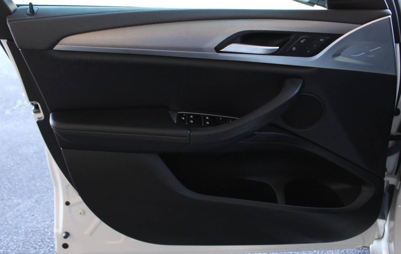 2018 White BMW X3 M40i (5UXTS3C51J0) with an 3.0L I6 Turbocharger 3.0L I6 engine, Automatic 8-Speed transmission, located at 4301 NW 39th , Oklahoma City, OK, 73112, (405) 949-5600, 35.512135, -97.598671 - NO DRIVERS LICENCE NO - FULL COVERAGE INSURANCE - NO CREDIT CHECK. COME ON OVER TO SUPERSPORTS AND TAKE A LOOK AND TEST DRIVE. PLEASE GIVE US A CALL AT (405) 949-5600. NO LICENCIA DE CONDUCIR - NO SEGURO DE COBERTURA TOTAL - NO VERIFICACION DE CREDITO. VISITENOS EN SUPERSPORTS, MIRE NUE - Photo#16