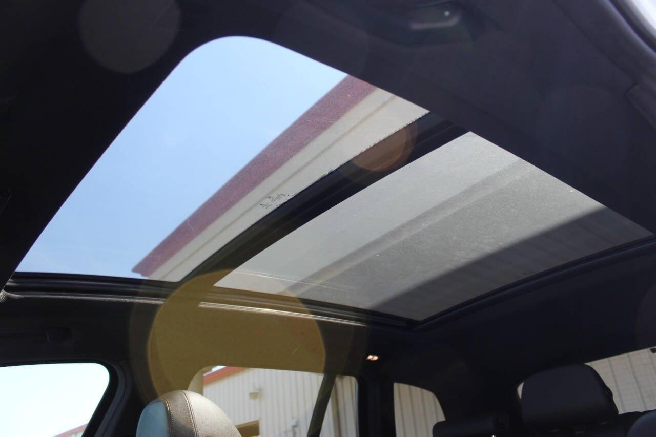 2018 White BMW X3 M40i (5UXTS3C51J0) with an 3.0L I6 Turbocharger 3.0L I6 engine, Automatic 8-Speed transmission, located at 4301 NW 39th , Oklahoma City, OK, 73112, (405) 949-5600, 35.512135, -97.598671 - NO DRIVERS LICENCE NO - FULL COVERAGE INSURANCE - NO CREDIT CHECK. COME ON OVER TO SUPERSPORTS AND TAKE A LOOK AND TEST DRIVE. PLEASE GIVE US A CALL AT (405) 949-5600. NO LICENCIA DE CONDUCIR - NO SEGURO DE COBERTURA TOTAL - NO VERIFICACION DE CREDITO. VISITENOS EN SUPERSPORTS, MIRE NUE - Photo#18