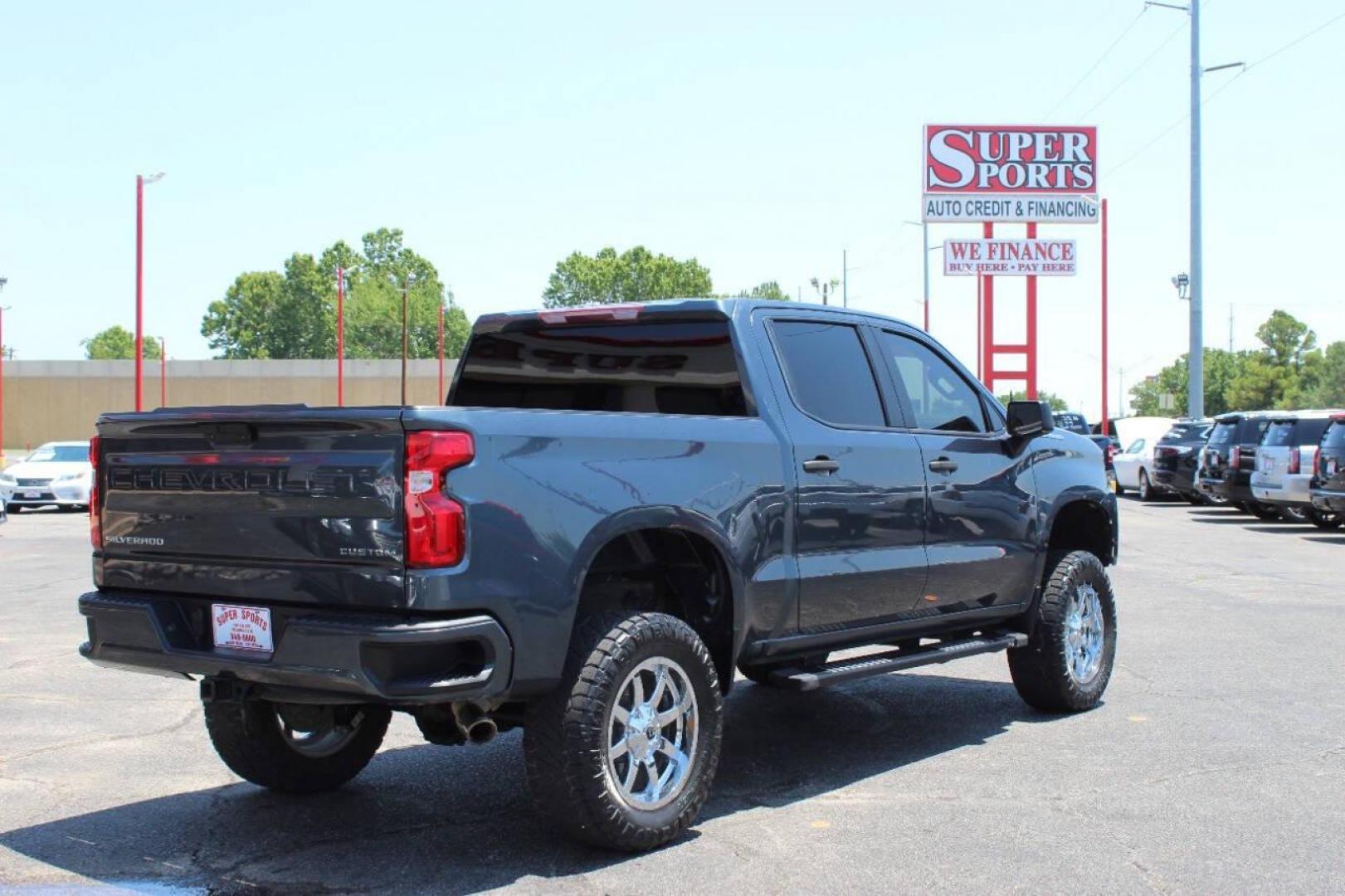 2021 Blue Chevrolet Silverado 1500 Custom Crew Cab Short Box 2WD (3GCPWBEH7MG) with an 4.3L V6 engine, 6A transmission, located at 4301 NW 39th , Oklahoma City, OK, 73112, (405) 949-5600, 35.512135, -97.598671 - NO DRIVERS LICENCE NO - FULL COVERAGE INSURANCE - NO CREDIT CHECK. COME ON OVER TO SUPERSPORTS AND TAKE A LOOK AND TEST DRIVE. PLEASE GIVE US A CALL AT (405) 949-5600. NO LICENCIA DE CONDUCIR - NO SEGURO DE COBERTURA TOTAL - NO VERIFICACION DE CREDITO. VISITENOS EN SUPERSPORTS, MIRE N - Photo#4