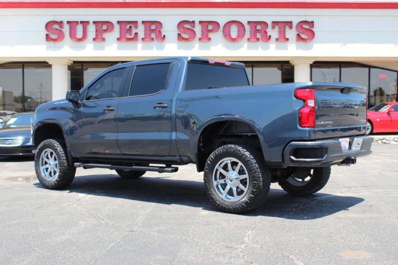 2021 Blue Chevrolet Silverado 1500 Custom Crew Cab Short Box 2WD (3GCPWBEH7MG) with an 4.3L V6 engine, 6A transmission, located at 4301 NW 39th , Oklahoma City, OK, 73112, (405) 949-5600, 35.512135, -97.598671 - NO DRIVERS LICENCE NO - FULL COVERAGE INSURANCE - NO CREDIT CHECK. COME ON OVER TO SUPERSPORTS AND TAKE A LOOK AND TEST DRIVE. PLEASE GIVE US A CALL AT (405) 949-5600. NO LICENCIA DE CONDUCIR - NO SEGURO DE COBERTURA TOTAL - NO VERIFICACION DE CREDITO. VISITENOS EN SUPERSPORTS, MIRE N - Photo#5