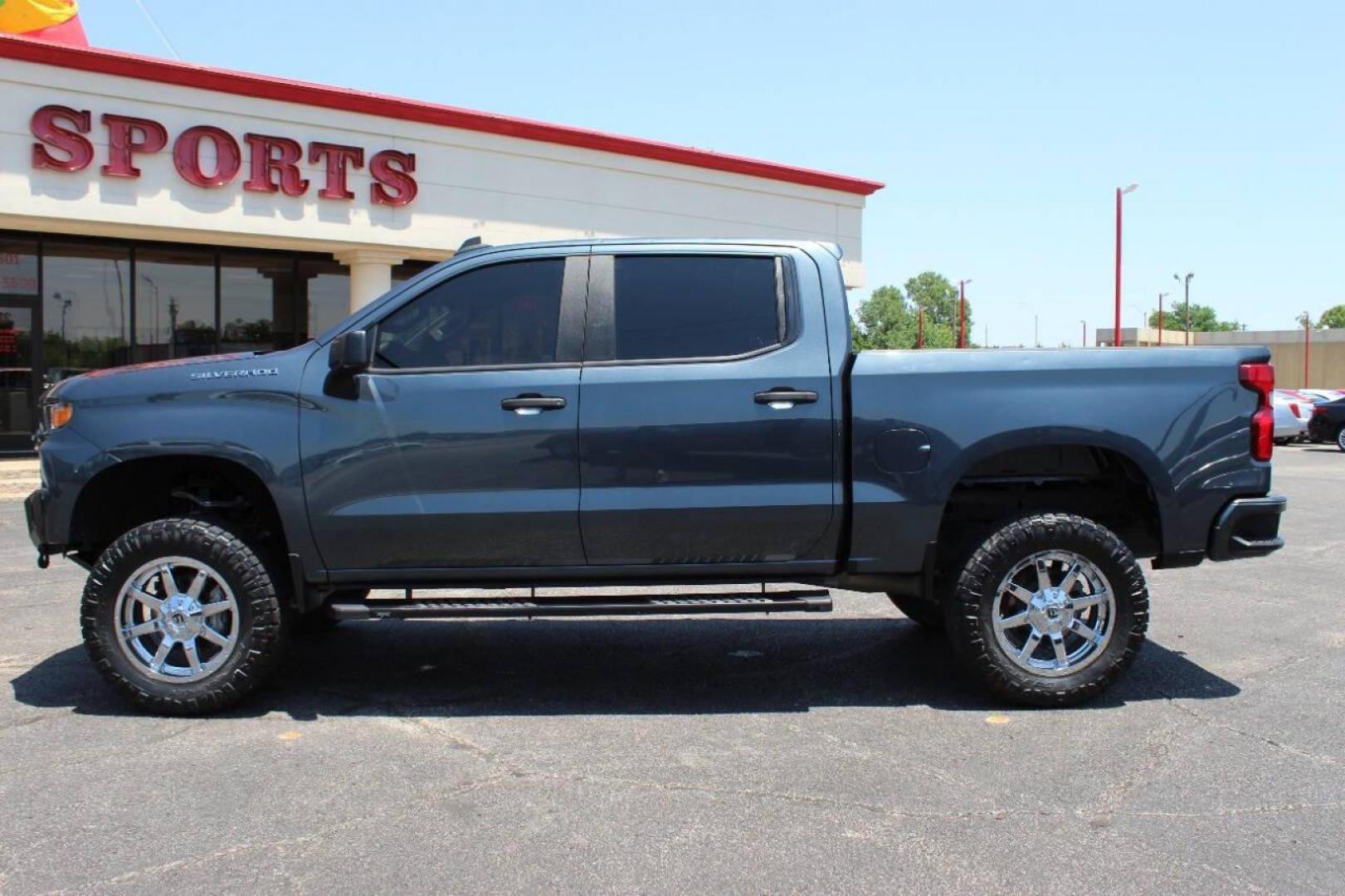 2021 Blue Chevrolet Silverado 1500 Custom Crew Cab Short Box 2WD (3GCPWBEH7MG) with an 4.3L V6 engine, 6A transmission, located at 4301 NW 39th , Oklahoma City, OK, 73112, (405) 949-5600, 35.512135, -97.598671 - NO DRIVERS LICENCE NO - FULL COVERAGE INSURANCE - NO CREDIT CHECK. COME ON OVER TO SUPERSPORTS AND TAKE A LOOK AND TEST DRIVE. PLEASE GIVE US A CALL AT (405) 949-5600. NO LICENCIA DE CONDUCIR - NO SEGURO DE COBERTURA TOTAL - NO VERIFICACION DE CREDITO. VISITENOS EN SUPERSPORTS, MIRE N - Photo#6