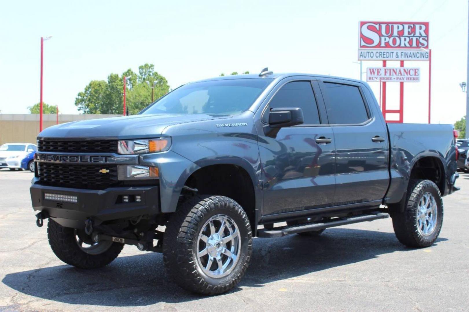 2021 Blue Chevrolet Silverado 1500 Custom Crew Cab Short Box 2WD (3GCPWBEH7MG) with an 4.3L V6 engine, 6A transmission, located at 4301 NW 39th , Oklahoma City, OK, 73112, (405) 949-5600, 35.512135, -97.598671 - NO DRIVERS LICENCE NO - FULL COVERAGE INSURANCE - NO CREDIT CHECK. COME ON OVER TO SUPERSPORTS AND TAKE A LOOK AND TEST DRIVE. PLEASE GIVE US A CALL AT (405) 949-5600. NO LICENCIA DE CONDUCIR - NO SEGURO DE COBERTURA TOTAL - NO VERIFICACION DE CREDITO. VISITENOS EN SUPERSPORTS, MIRE N - Photo#7
