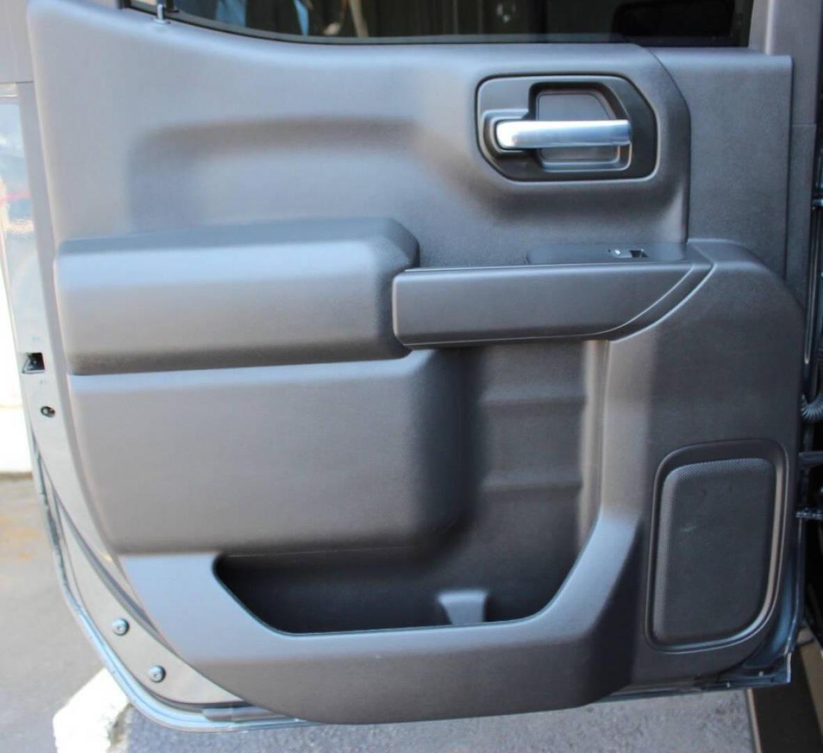 2021 Blue Chevrolet Silverado 1500 Custom Crew Cab Short Box 2WD (3GCPWBEH7MG) with an 4.3L V6 engine, 6A transmission, located at 4301 NW 39th , Oklahoma City, OK, 73112, (405) 949-5600, 35.512135, -97.598671 - NO DRIVERS LICENCE NO - FULL COVERAGE INSURANCE - NO CREDIT CHECK. COME ON OVER TO SUPERSPORTS AND TAKE A LOOK AND TEST DRIVE. PLEASE GIVE US A CALL AT (405) 949-5600. NO LICENCIA DE CONDUCIR - NO SEGURO DE COBERTURA TOTAL - NO VERIFICACION DE CREDITO. VISITENOS EN SUPERSPORTS, MIRE N - Photo#14