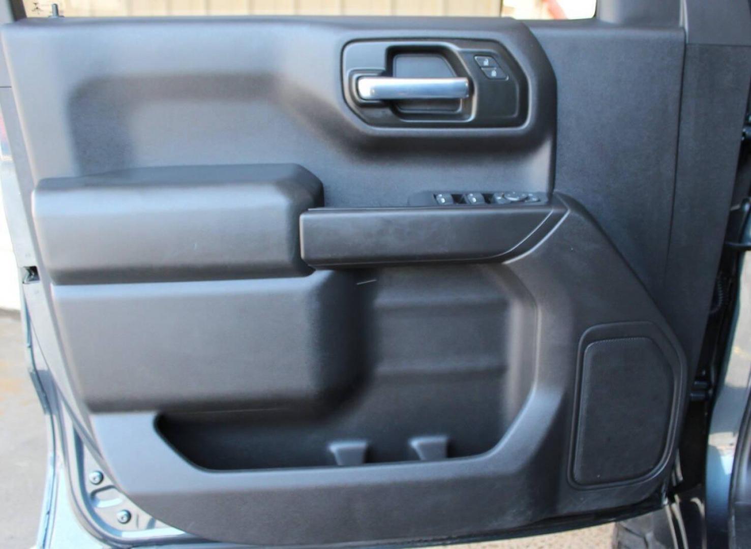 2021 Blue Chevrolet Silverado 1500 Custom Crew Cab Short Box 2WD (3GCPWBEH7MG) with an 4.3L V6 engine, 6A transmission, located at 4301 NW 39th , Oklahoma City, OK, 73112, (405) 949-5600, 35.512135, -97.598671 - NO DRIVERS LICENCE NO - FULL COVERAGE INSURANCE - NO CREDIT CHECK. COME ON OVER TO SUPERSPORTS AND TAKE A LOOK AND TEST DRIVE. PLEASE GIVE US A CALL AT (405) 949-5600. NO LICENCIA DE CONDUCIR - NO SEGURO DE COBERTURA TOTAL - NO VERIFICACION DE CREDITO. VISITENOS EN SUPERSPORTS, MIRE N - Photo#16