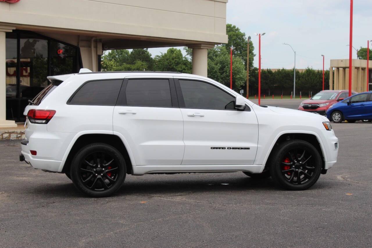2021 White Jeep Grand Cherokee Laredo E 4WD (1C4RJFAG1MC) with an 3.6L V6 3.6L V6 engine, Automatic 8-Speed transmission, located at 4301 NW 39th , Oklahoma City, OK, 73112, (405) 949-5600, 35.512135, -97.598671 - NO DRIVERS LICENCE -NO FULL COVERAGE INSURANCE - NO CREDIT CHECK. COME ON OVER TO SUPERSPORTS, TAKE A LOOK AND TEST DRIVE. PLEASE GIVE US A CALL AT (405) 949-5600. NO LICENCIA DE CONDUCIR - NO SEGURO DE COBERTURA TOTAL - NO VERIFICACION DE CREDITO. VISITENOS EN SUPERSPORTS, MIRE NUESTRO - Photo#2