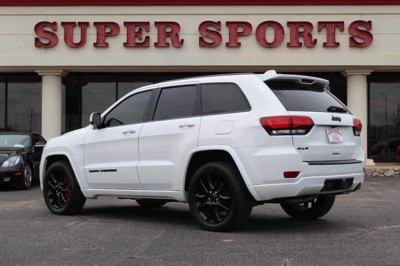 2021 White Jeep Grand Cherokee Laredo E 4WD (1C4RJFAG1MC) with an 3.6L V6 3.6L V6 engine, Automatic 8-Speed transmission, located at 4301 NW 39th , Oklahoma City, OK, 73112, (405) 949-5600, 35.512135, -97.598671 - NO DRIVERS LICENCE -NO FULL COVERAGE INSURANCE - NO CREDIT CHECK. COME ON OVER TO SUPERSPORTS, TAKE A LOOK AND TEST DRIVE. PLEASE GIVE US A CALL AT (405) 949-5600. NO LICENCIA DE CONDUCIR - NO SEGURO DE COBERTURA TOTAL - NO VERIFICACION DE CREDITO. VISITENOS EN SUPERSPORTS, MIRE NUESTRO - Photo#4
