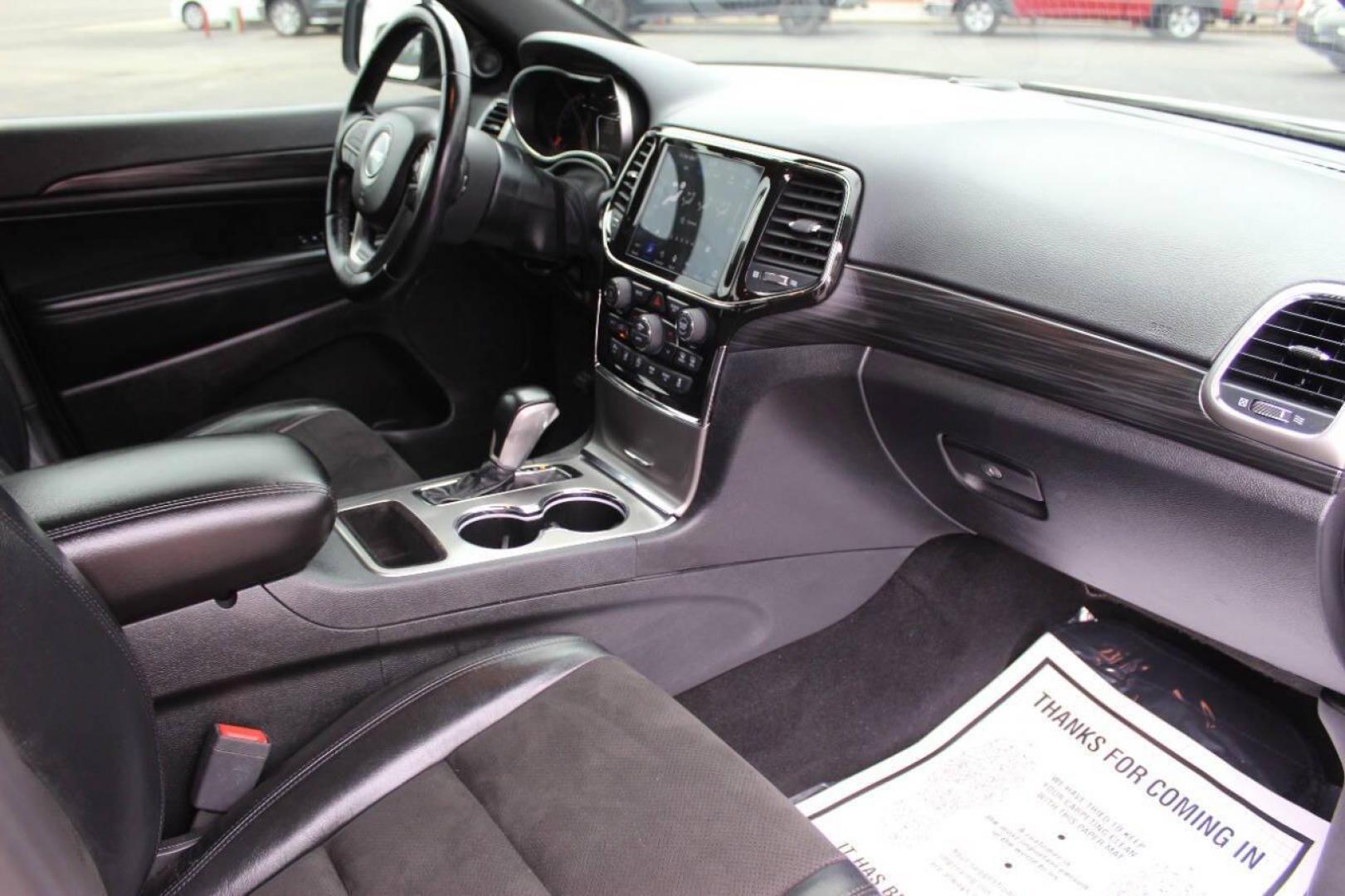 2021 White Jeep Grand Cherokee Laredo E 4WD (1C4RJFAG1MC) with an 3.6L V6 DOHC 24V engine, 8A transmission, located at 4301 NW 39th , Oklahoma City, OK, 73112, (405) 949-5600, 35.512135, -97.598671 - NO DRIVERS LICENCE -NO FULL COVERAGE INSURANCE - NO CREDIT CHECK. COME ON OVER TO SUPERSPORTS, TAKE A LOOK AND TEST DRIVE. PLEASE GIVE US A CALL AT (405) 949-5600. NO LICENCIA DE CONDUCIR - NO SEGURO DE COBERTURA TOTAL - NO VERIFICACION DE CREDITO. VISITENOS EN SUPERSPORTS, MIRE NUESTRO - Photo#9
