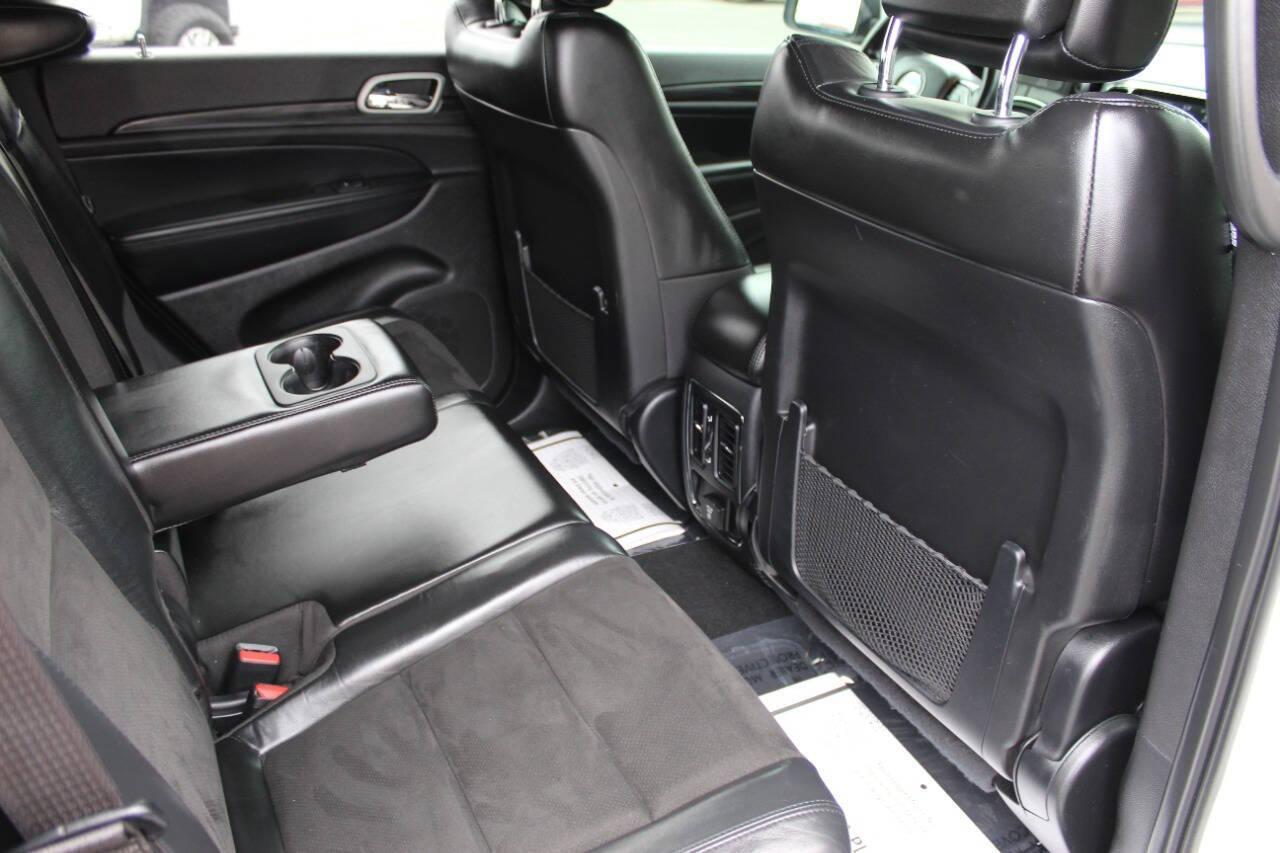 2021 White Jeep Grand Cherokee Laredo E 4WD (1C4RJFAG1MC) with an 3.6L V6 3.6L V6 engine, Automatic 8-Speed transmission, located at 4301 NW 39th , Oklahoma City, OK, 73112, (405) 949-5600, 35.512135, -97.598671 - NO DRIVERS LICENCE -NO FULL COVERAGE INSURANCE - NO CREDIT CHECK. COME ON OVER TO SUPERSPORTS, TAKE A LOOK AND TEST DRIVE. PLEASE GIVE US A CALL AT (405) 949-5600. NO LICENCIA DE CONDUCIR - NO SEGURO DE COBERTURA TOTAL - NO VERIFICACION DE CREDITO. VISITENOS EN SUPERSPORTS, MIRE NUESTRO - Photo#10