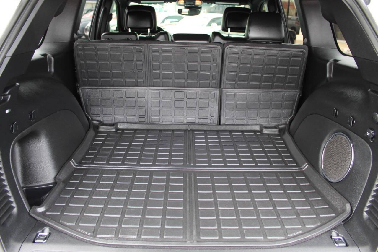 2021 White Jeep Grand Cherokee Laredo E 4WD (1C4RJFAG1MC) with an 3.6L V6 3.6L V6 engine, Automatic 8-Speed transmission, located at 4301 NW 39th , Oklahoma City, OK, 73112, (405) 949-5600, 35.512135, -97.598671 - NO DRIVERS LICENCE -NO FULL COVERAGE INSURANCE - NO CREDIT CHECK. COME ON OVER TO SUPERSPORTS, TAKE A LOOK AND TEST DRIVE. PLEASE GIVE US A CALL AT (405) 949-5600. NO LICENCIA DE CONDUCIR - NO SEGURO DE COBERTURA TOTAL - NO VERIFICACION DE CREDITO. VISITENOS EN SUPERSPORTS, MIRE NUESTRO - Photo#12