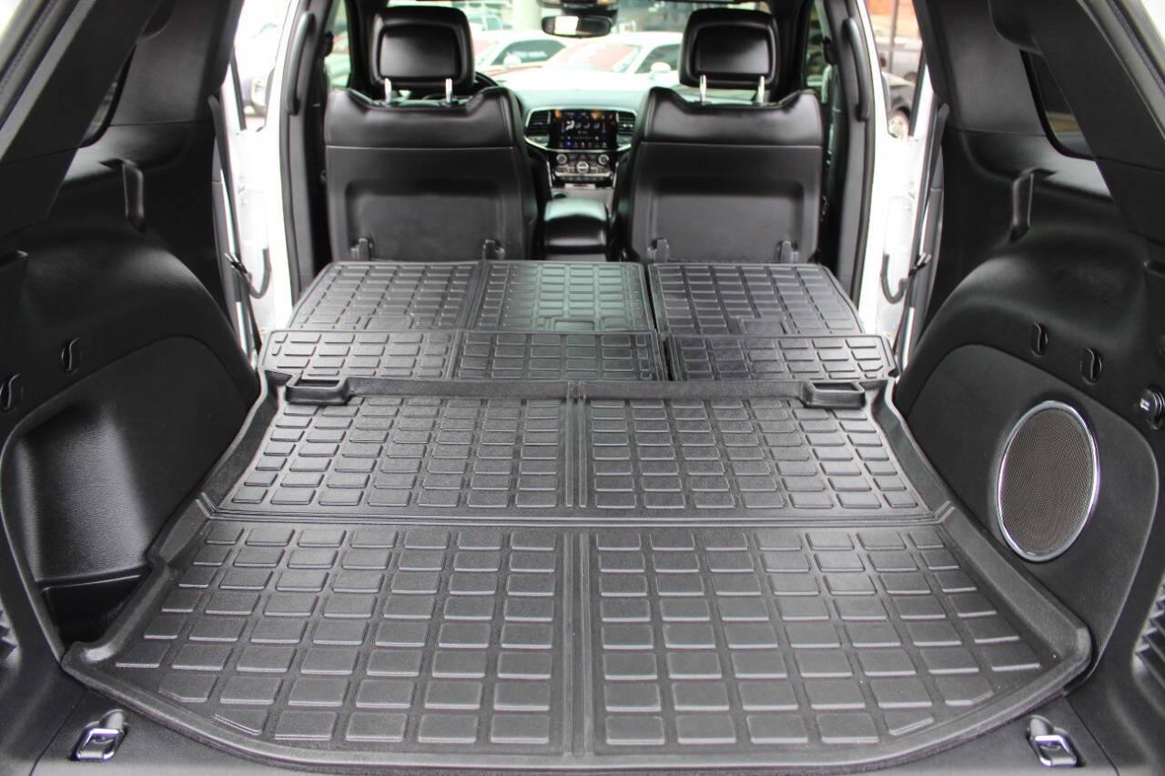 2021 White Jeep Grand Cherokee Laredo E 4WD (1C4RJFAG1MC) with an 3.6L V6 3.6L V6 engine, Automatic 8-Speed transmission, located at 4301 NW 39th , Oklahoma City, OK, 73112, (405) 949-5600, 35.512135, -97.598671 - NO DRIVERS LICENCE -NO FULL COVERAGE INSURANCE - NO CREDIT CHECK. COME ON OVER TO SUPERSPORTS, TAKE A LOOK AND TEST DRIVE. PLEASE GIVE US A CALL AT (405) 949-5600. NO LICENCIA DE CONDUCIR - NO SEGURO DE COBERTURA TOTAL - NO VERIFICACION DE CREDITO. VISITENOS EN SUPERSPORTS, MIRE NUESTRO - Photo#13