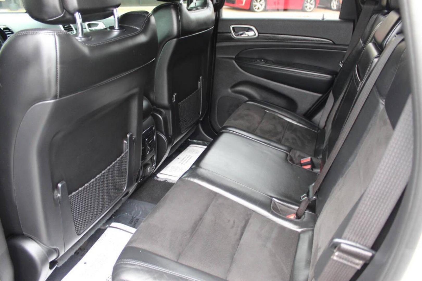 2021 White Jeep Grand Cherokee Laredo E 4WD (1C4RJFAG1MC) with an 3.6L V6 DOHC 24V engine, 8A transmission, located at 4301 NW 39th , Oklahoma City, OK, 73112, (405) 949-5600, 35.512135, -97.598671 - NO DRIVERS LICENCE -NO FULL COVERAGE INSURANCE - NO CREDIT CHECK. COME ON OVER TO SUPERSPORTS, TAKE A LOOK AND TEST DRIVE. PLEASE GIVE US A CALL AT (405) 949-5600. NO LICENCIA DE CONDUCIR - NO SEGURO DE COBERTURA TOTAL - NO VERIFICACION DE CREDITO. VISITENOS EN SUPERSPORTS, MIRE NUESTRO - Photo#15