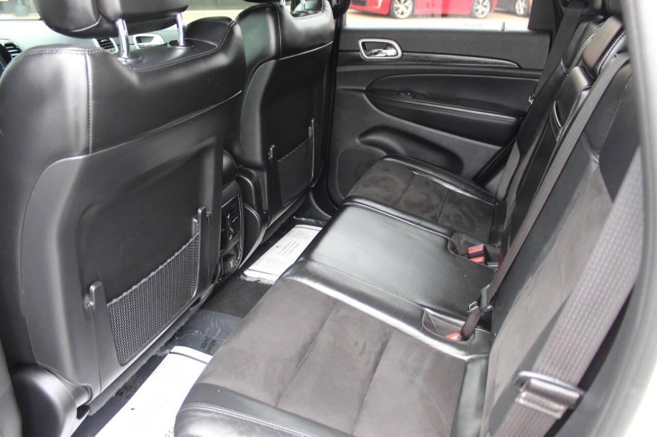 2021 White Jeep Grand Cherokee Laredo E 4WD (1C4RJFAG1MC) with an 3.6L V6 3.6L V6 engine, Automatic 8-Speed transmission, located at 4301 NW 39th , Oklahoma City, OK, 73112, (405) 949-5600, 35.512135, -97.598671 - NO DRIVERS LICENCE -NO FULL COVERAGE INSURANCE - NO CREDIT CHECK. COME ON OVER TO SUPERSPORTS, TAKE A LOOK AND TEST DRIVE. PLEASE GIVE US A CALL AT (405) 949-5600. NO LICENCIA DE CONDUCIR - NO SEGURO DE COBERTURA TOTAL - NO VERIFICACION DE CREDITO. VISITENOS EN SUPERSPORTS, MIRE NUESTRO - Photo#14