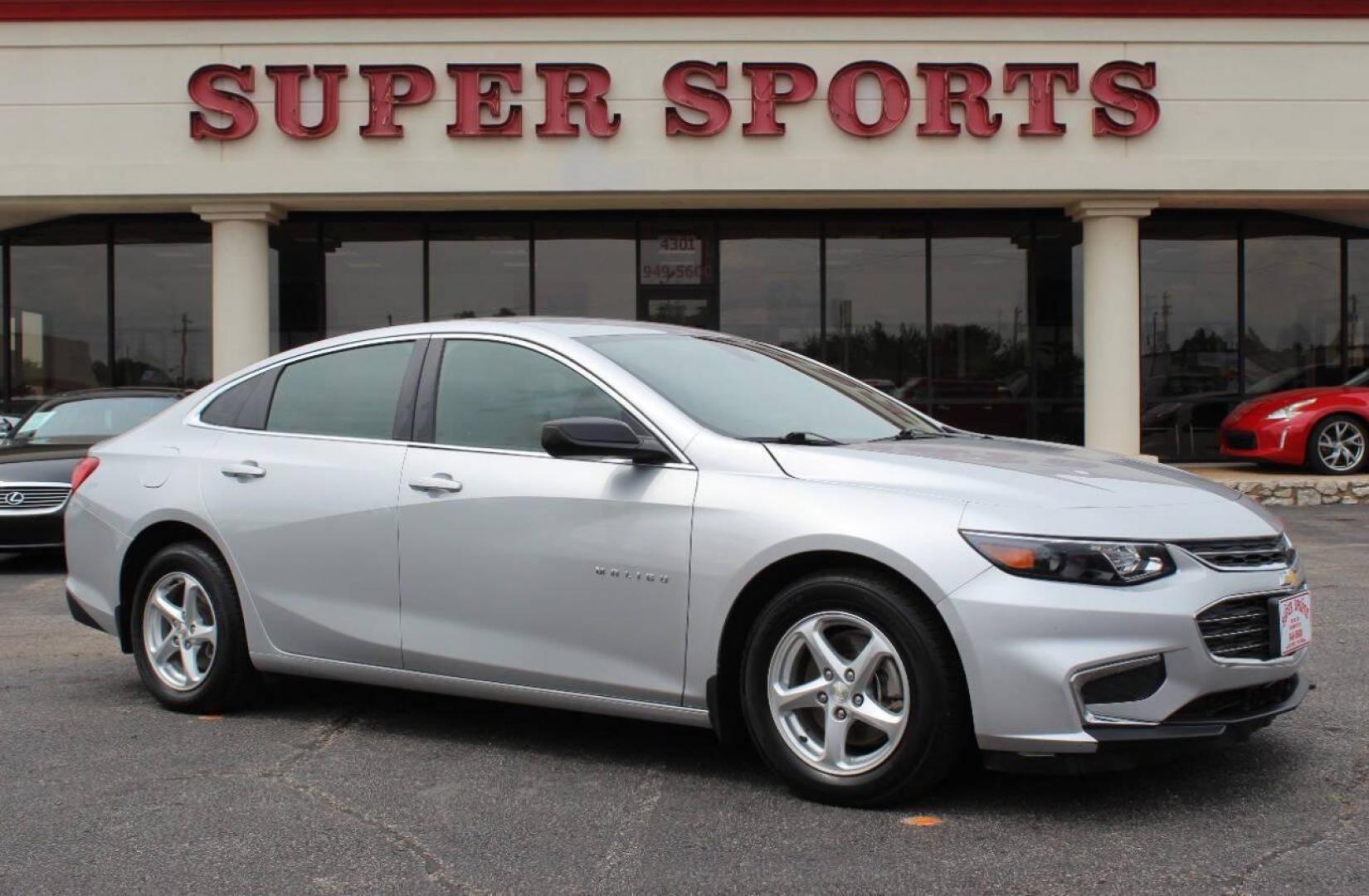 2018 Silver Chevrolet Malibu LS (1G1ZB5ST6JF) with an 1.5L L4 DOHC 16V engine, 6A transmission, located at 4301 NW 39th , Oklahoma City, OK, 73112, (405) 949-5600, 35.512135, -97.598671 - NO DRIVERS LICENCE -NO FULL COVERAGE INSURANCE - NO CREDIT CHECK. COME ON OVER TO SUPERSPORTS, TAKE A LOOK AND TEST DRIVE. PLEASE GIVE US A CALL AT (405) 949-5600. NO LICENCIA DE CONDUCIR - NO SEGURO DE COBERTURA TOTAL - NO VERIFICACION DE CREDITO. VISITENOS EN SUPERSPORTS, MIRE NUESTRO - Photo#2