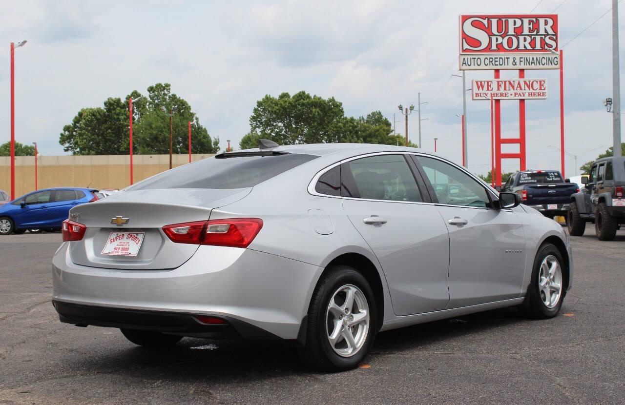 2018 Silver Chevrolet Malibu LS (1G1ZB5ST6JF) with an 1.5L L4 DOHC 16V engine, 6A transmission, located at 4301 NW 39th , Oklahoma City, OK, 73112, (405) 949-5600, 35.512135, -97.598671 - NO DRIVERS LICENCE -NO FULL COVERAGE INSURANCE - NO CREDIT CHECK. COME ON OVER TO SUPERSPORTS, TAKE A LOOK AND TEST DRIVE. PLEASE GIVE US A CALL AT (405) 949-5600. NO LICENCIA DE CONDUCIR - NO SEGURO DE COBERTURA TOTAL - NO VERIFICACION DE CREDITO. VISITENOS EN SUPERSPORTS, MIRE NUESTRO - Photo#3