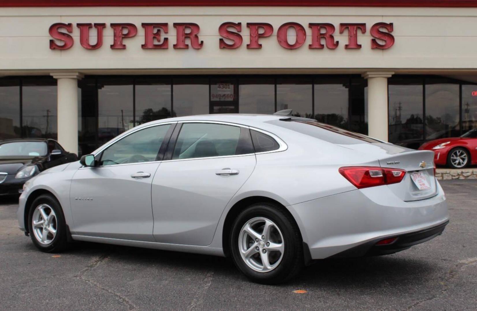 2018 Silver Chevrolet Malibu LS (1G1ZB5ST6JF) with an 1.5L L4 DOHC 16V engine, 6A transmission, located at 4301 NW 39th , Oklahoma City, OK, 73112, (405) 949-5600, 35.512135, -97.598671 - NO DRIVERS LICENCE -NO FULL COVERAGE INSURANCE - NO CREDIT CHECK. COME ON OVER TO SUPERSPORTS, TAKE A LOOK AND TEST DRIVE. PLEASE GIVE US A CALL AT (405) 949-5600. NO LICENCIA DE CONDUCIR - NO SEGURO DE COBERTURA TOTAL - NO VERIFICACION DE CREDITO. VISITENOS EN SUPERSPORTS, MIRE NUESTRO - Photo#5