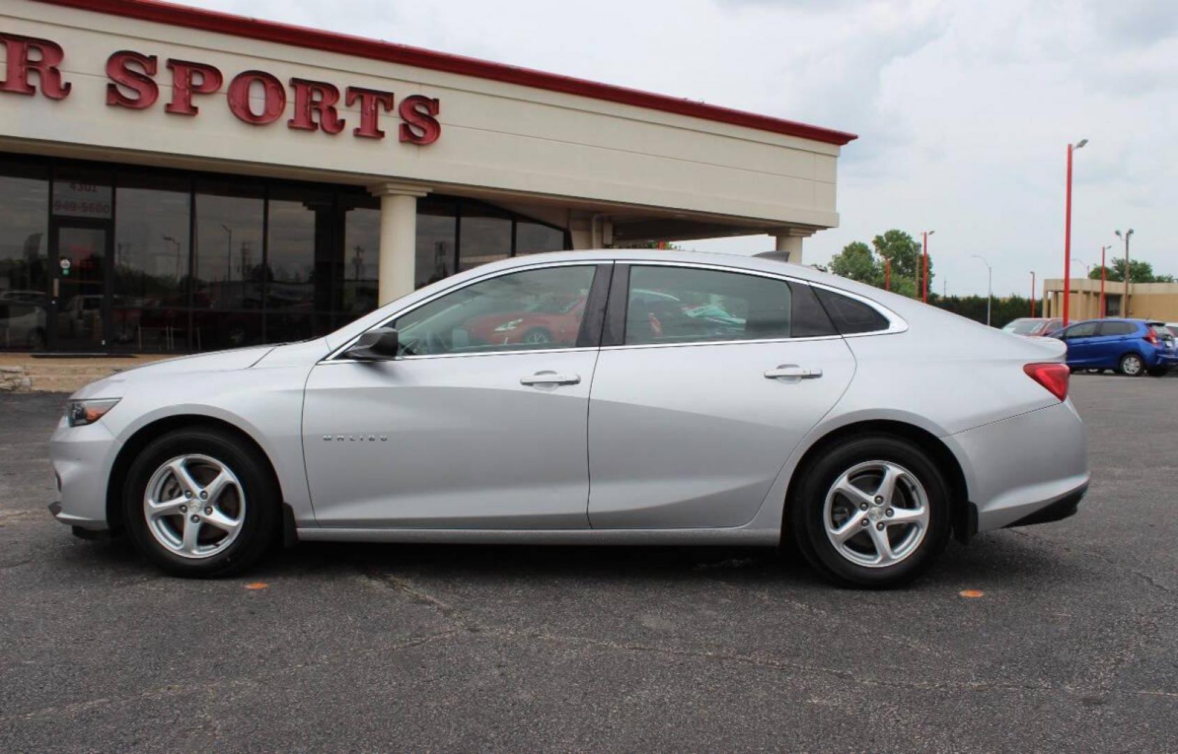 2018 Silver Chevrolet Malibu LS (1G1ZB5ST6JF) with an 1.5L L4 DOHC 16V engine, 6A transmission, located at 4301 NW 39th , Oklahoma City, OK, 73112, (405) 949-5600, 35.512135, -97.598671 - NO DRIVERS LICENCE -NO FULL COVERAGE INSURANCE - NO CREDIT CHECK. COME ON OVER TO SUPERSPORTS, TAKE A LOOK AND TEST DRIVE. PLEASE GIVE US A CALL AT (405) 949-5600. NO LICENCIA DE CONDUCIR - NO SEGURO DE COBERTURA TOTAL - NO VERIFICACION DE CREDITO. VISITENOS EN SUPERSPORTS, MIRE NUESTRO - Photo#6