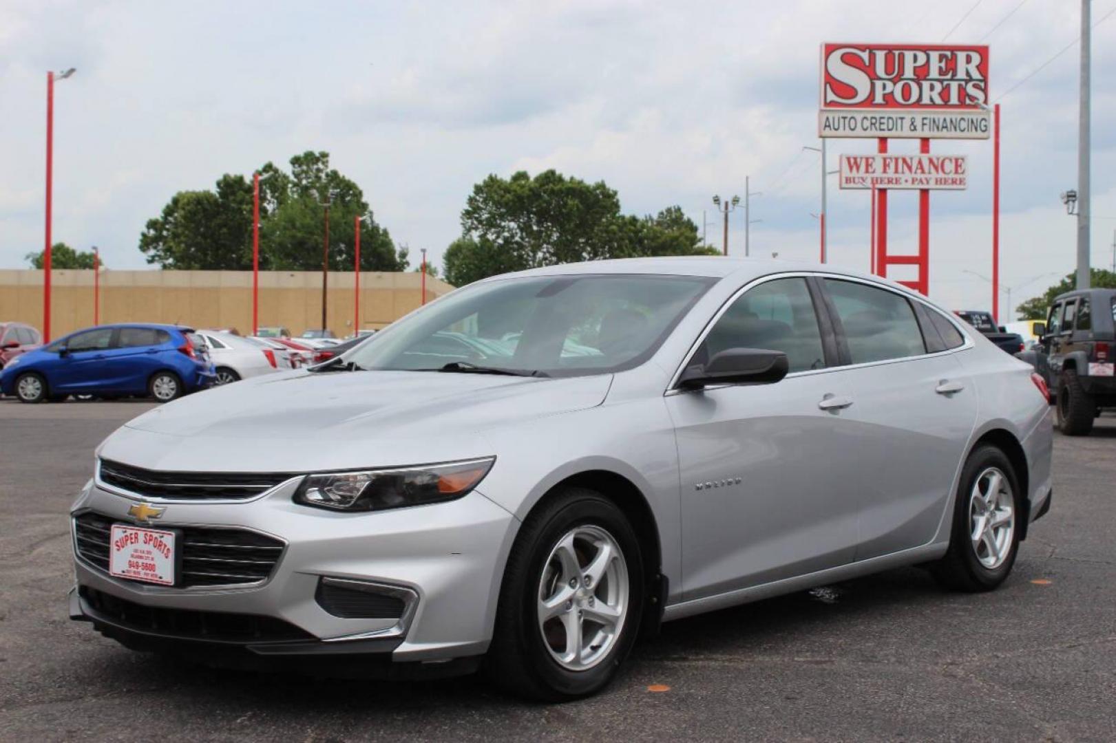 2018 Silver Chevrolet Malibu LS (1G1ZB5ST6JF) with an 1.5L L4 DOHC 16V engine, 6A transmission, located at 4301 NW 39th , Oklahoma City, OK, 73112, (405) 949-5600, 35.512135, -97.598671 - NO DRIVERS LICENCE -NO FULL COVERAGE INSURANCE - NO CREDIT CHECK. COME ON OVER TO SUPERSPORTS, TAKE A LOOK AND TEST DRIVE. PLEASE GIVE US A CALL AT (405) 949-5600. NO LICENCIA DE CONDUCIR - NO SEGURO DE COBERTURA TOTAL - NO VERIFICACION DE CREDITO. VISITENOS EN SUPERSPORTS, MIRE NUESTRO - Photo#7