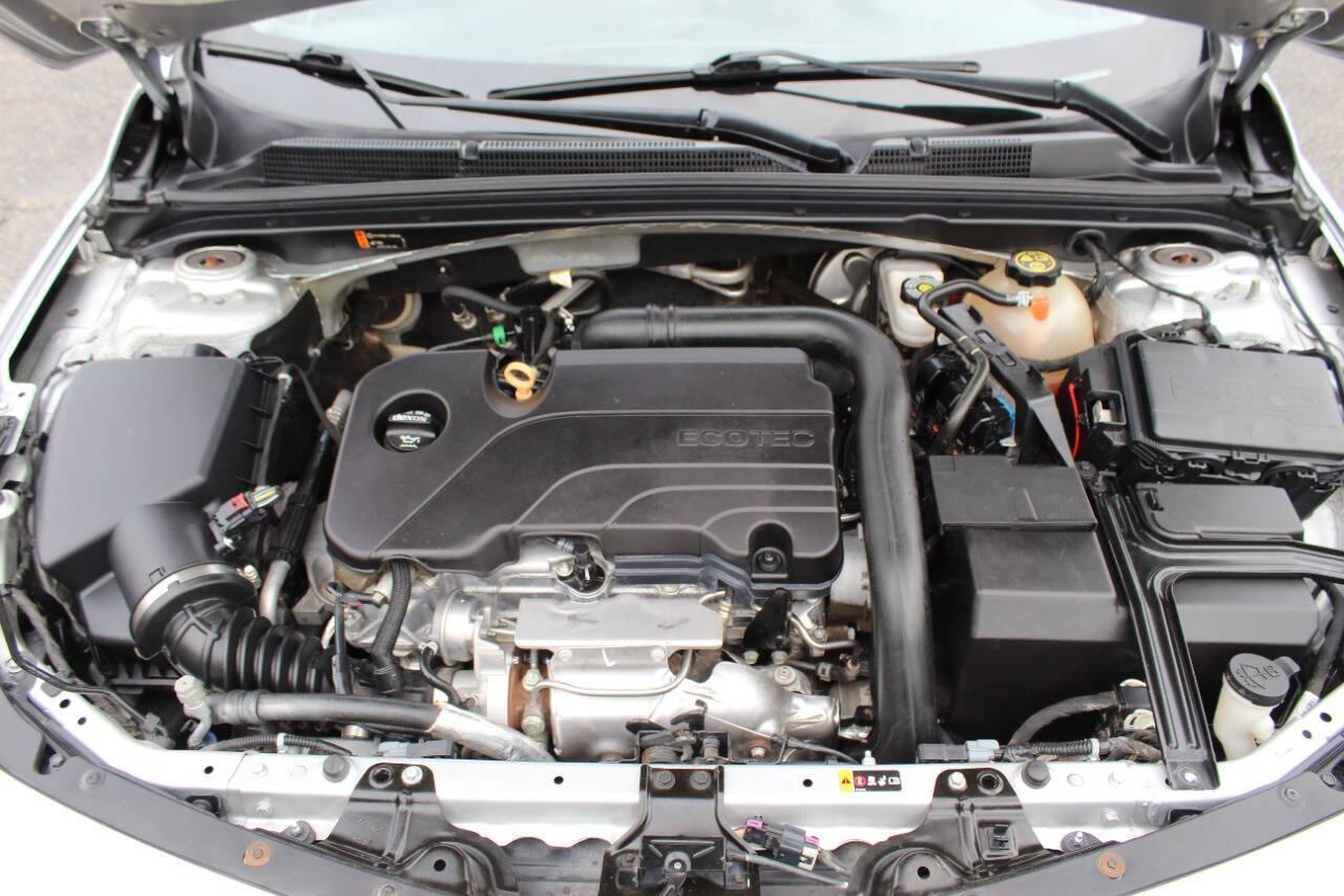 2018 Silver Chevrolet Malibu LS (1G1ZB5ST6JF) with an 1.5L L4 DOHC 16V engine, 6A transmission, located at 4301 NW 39th , Oklahoma City, OK, 73112, (405) 949-5600, 35.512135, -97.598671 - NO DRIVERS LICENCE -NO FULL COVERAGE INSURANCE - NO CREDIT CHECK. COME ON OVER TO SUPERSPORTS, TAKE A LOOK AND TEST DRIVE. PLEASE GIVE US A CALL AT (405) 949-5600. NO LICENCIA DE CONDUCIR - NO SEGURO DE COBERTURA TOTAL - NO VERIFICACION DE CREDITO. VISITENOS EN SUPERSPORTS, MIRE NUESTRO - Photo#7