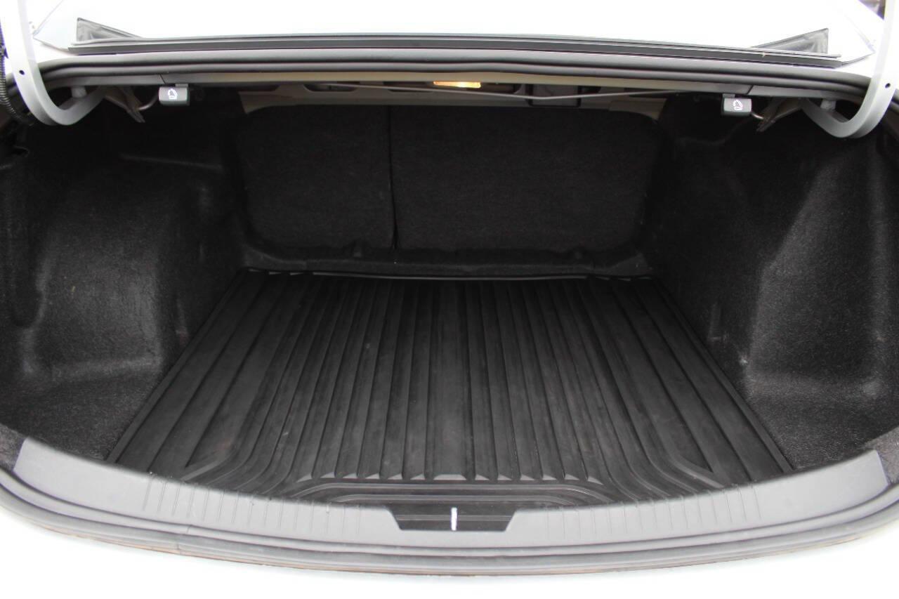 2018 Silver Chevrolet Malibu LS (1G1ZB5ST6JF) with an 1.5L L4 DOHC 16V engine, 6A transmission, located at 4301 NW 39th , Oklahoma City, OK, 73112, (405) 949-5600, 35.512135, -97.598671 - NO DRIVERS LICENCE -NO FULL COVERAGE INSURANCE - NO CREDIT CHECK. COME ON OVER TO SUPERSPORTS, TAKE A LOOK AND TEST DRIVE. PLEASE GIVE US A CALL AT (405) 949-5600. NO LICENCIA DE CONDUCIR - NO SEGURO DE COBERTURA TOTAL - NO VERIFICACION DE CREDITO. VISITENOS EN SUPERSPORTS, MIRE NUESTRO - Photo#12