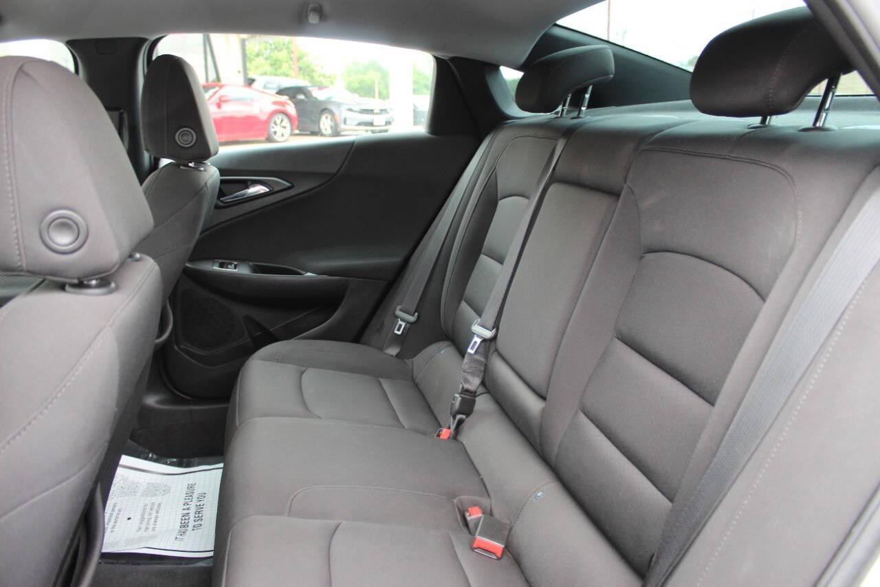 2018 Silver Chevrolet Malibu LS (1G1ZB5ST6JF) with an 1.5L L4 DOHC 16V engine, 6A transmission, located at 4301 NW 39th , Oklahoma City, OK, 73112, (405) 949-5600, 35.512135, -97.598671 - NO DRIVERS LICENCE -NO FULL COVERAGE INSURANCE - NO CREDIT CHECK. COME ON OVER TO SUPERSPORTS, TAKE A LOOK AND TEST DRIVE. PLEASE GIVE US A CALL AT (405) 949-5600. NO LICENCIA DE CONDUCIR - NO SEGURO DE COBERTURA TOTAL - NO VERIFICACION DE CREDITO. VISITENOS EN SUPERSPORTS, MIRE NUESTRO - Photo#13