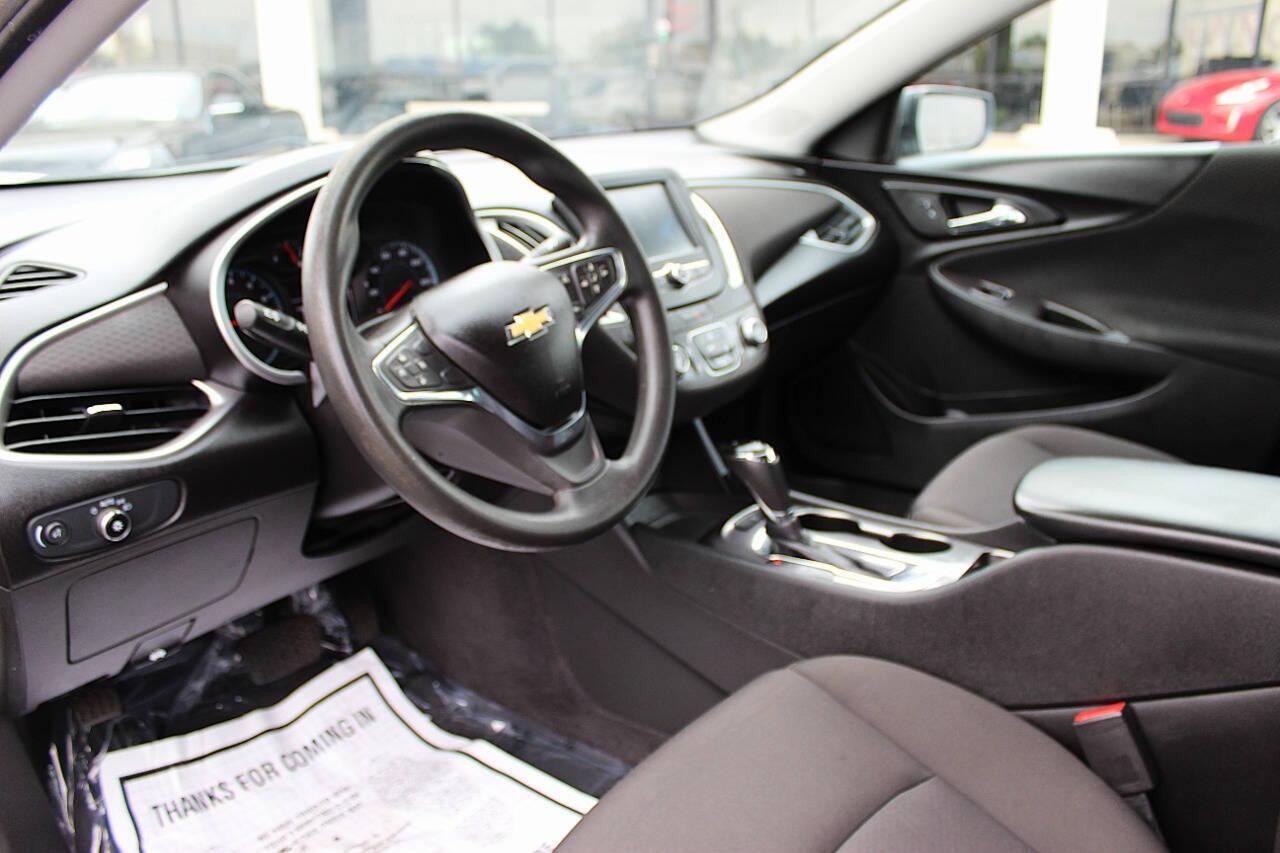 2018 Silver Chevrolet Malibu LS (1G1ZB5ST6JF) with an 1.5L L4 DOHC 16V engine, 6A transmission, located at 4301 NW 39th , Oklahoma City, OK, 73112, (405) 949-5600, 35.512135, -97.598671 - NO DRIVERS LICENCE -NO FULL COVERAGE INSURANCE - NO CREDIT CHECK. COME ON OVER TO SUPERSPORTS, TAKE A LOOK AND TEST DRIVE. PLEASE GIVE US A CALL AT (405) 949-5600. NO LICENCIA DE CONDUCIR - NO SEGURO DE COBERTURA TOTAL - NO VERIFICACION DE CREDITO. VISITENOS EN SUPERSPORTS, MIRE NUESTRO - Photo#15