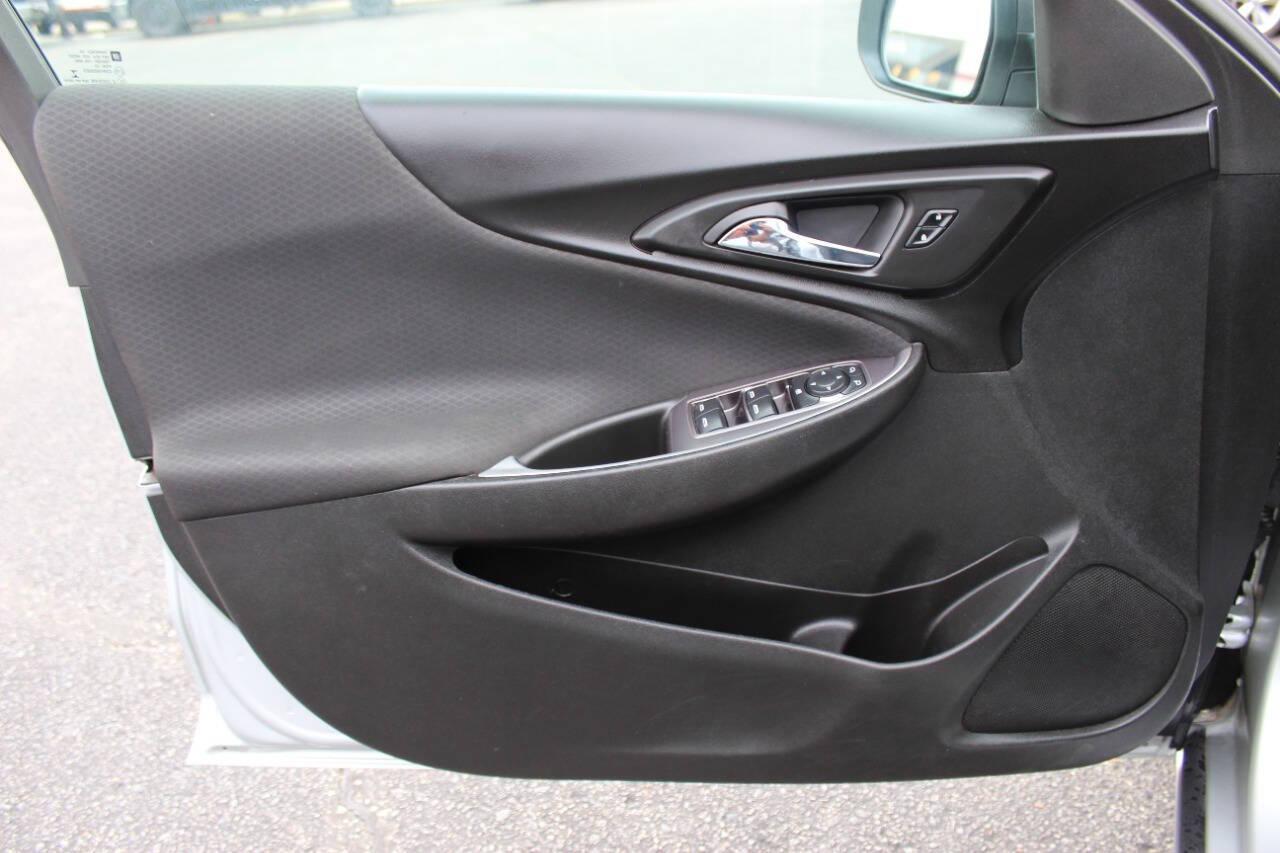 2018 Silver Chevrolet Malibu LS (1G1ZB5ST6JF) with an 1.5L L4 DOHC 16V engine, 6A transmission, located at 4301 NW 39th , Oklahoma City, OK, 73112, (405) 949-5600, 35.512135, -97.598671 - NO DRIVERS LICENCE -NO FULL COVERAGE INSURANCE - NO CREDIT CHECK. COME ON OVER TO SUPERSPORTS, TAKE A LOOK AND TEST DRIVE. PLEASE GIVE US A CALL AT (405) 949-5600. NO LICENCIA DE CONDUCIR - NO SEGURO DE COBERTURA TOTAL - NO VERIFICACION DE CREDITO. VISITENOS EN SUPERSPORTS, MIRE NUESTRO - Photo#16