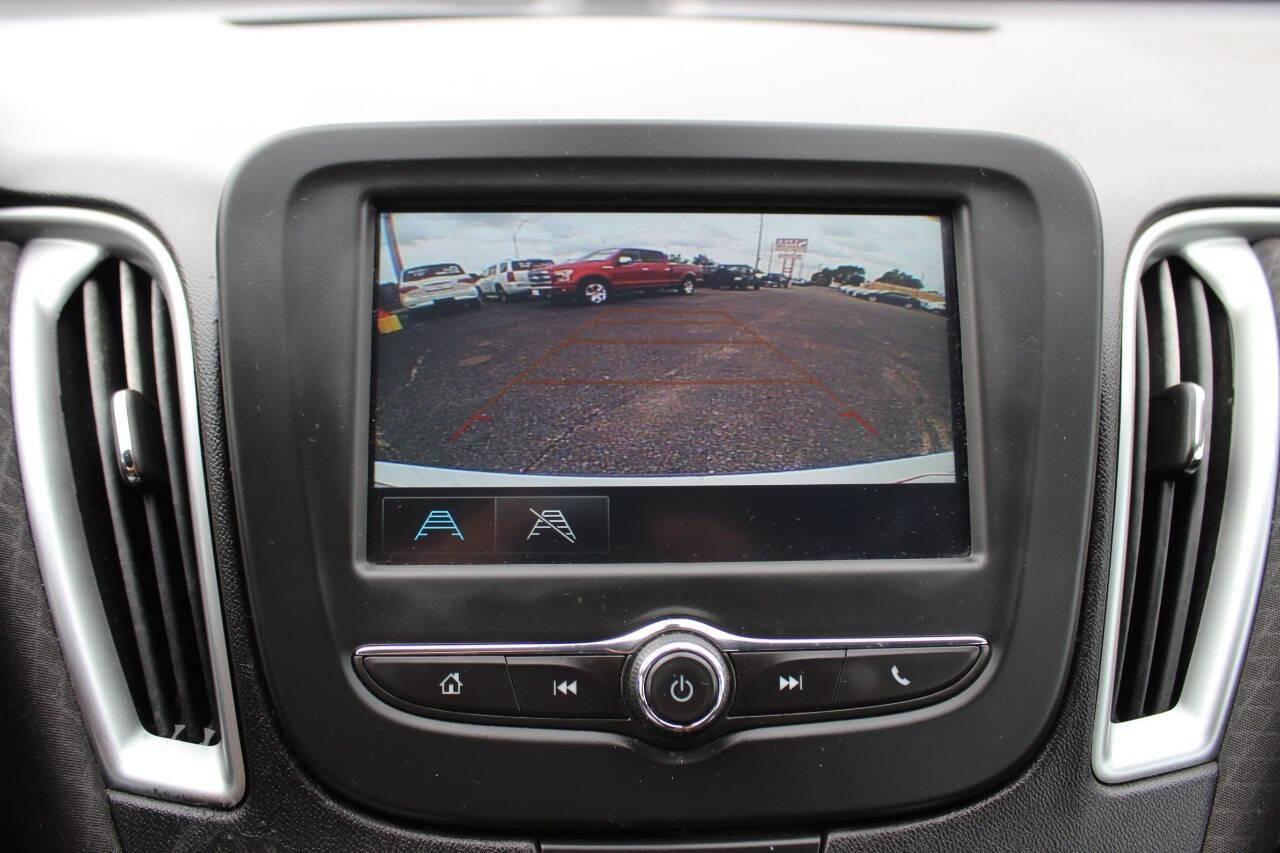 2018 Silver Chevrolet Malibu LS (1G1ZB5ST6JF) with an 1.5L L4 DOHC 16V engine, 6A transmission, located at 4301 NW 39th , Oklahoma City, OK, 73112, (405) 949-5600, 35.512135, -97.598671 - NO DRIVERS LICENCE -NO FULL COVERAGE INSURANCE - NO CREDIT CHECK. COME ON OVER TO SUPERSPORTS, TAKE A LOOK AND TEST DRIVE. PLEASE GIVE US A CALL AT (405) 949-5600. NO LICENCIA DE CONDUCIR - NO SEGURO DE COBERTURA TOTAL - NO VERIFICACION DE CREDITO. VISITENOS EN SUPERSPORTS, MIRE NUESTRO - Photo#17