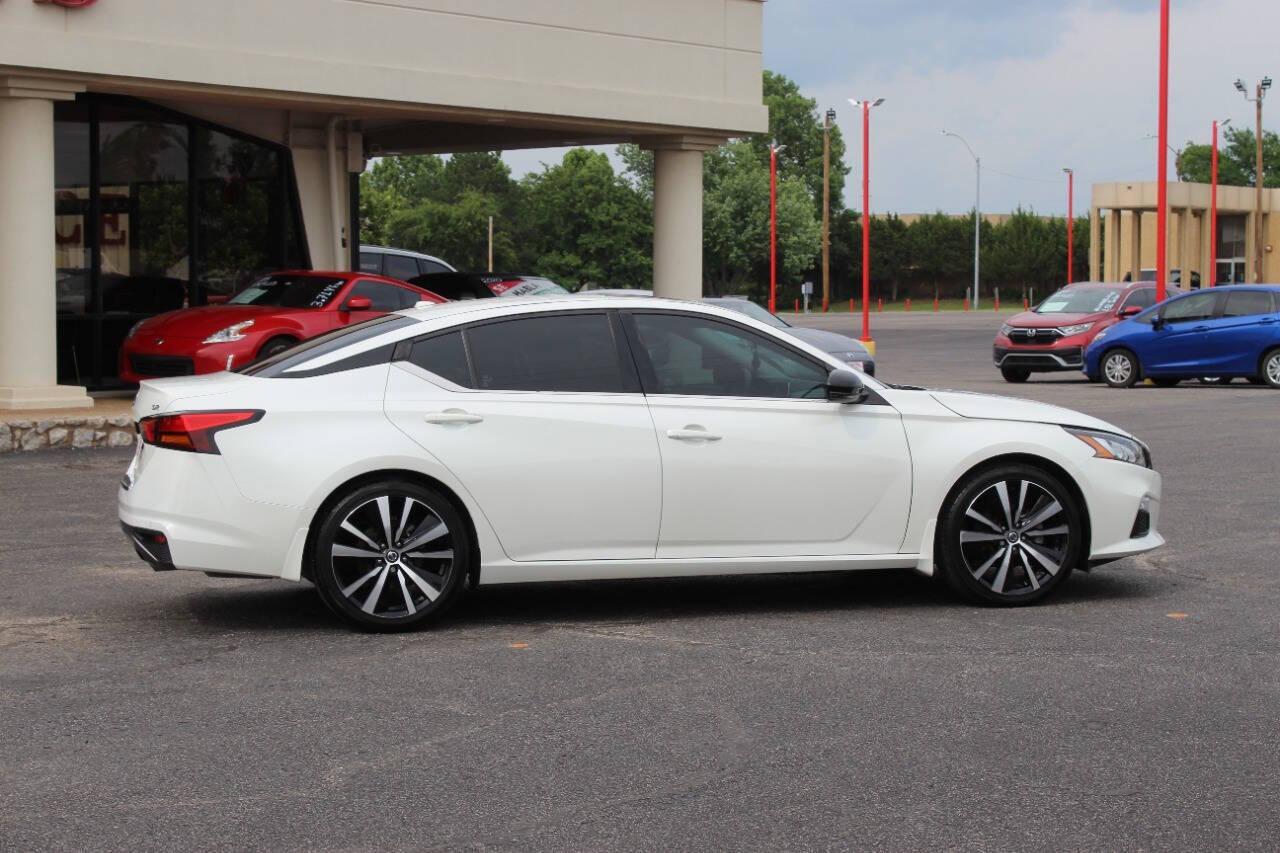 2020 White Nissan Altima 2.5 SR (1N4BL4CV8LC) with an 2.5L L4 DOHC 16V engine, CVT transmission, located at 4301 NW 39th , Oklahoma City, OK, 73112, (405) 949-5600, 35.512135, -97.598671 - NO DRIVERS LICENCE -NO FULL COVERAGE INSURANCE - NO CREDIT CHECK. COME ON OVER TO SUPERSPORTS, TAKE A LOOK AND TEST DRIVE. PLEASE GIVE US A CALL AT (405) 949-5600. NO LICENCIA DE CONDUCIR - NO SEGURO DE COBERTURA TOTAL - NO VERIFICACION DE CREDITO. VISITENOS EN SUPERSPORTS, MIRE NUESTRO - Photo#2
