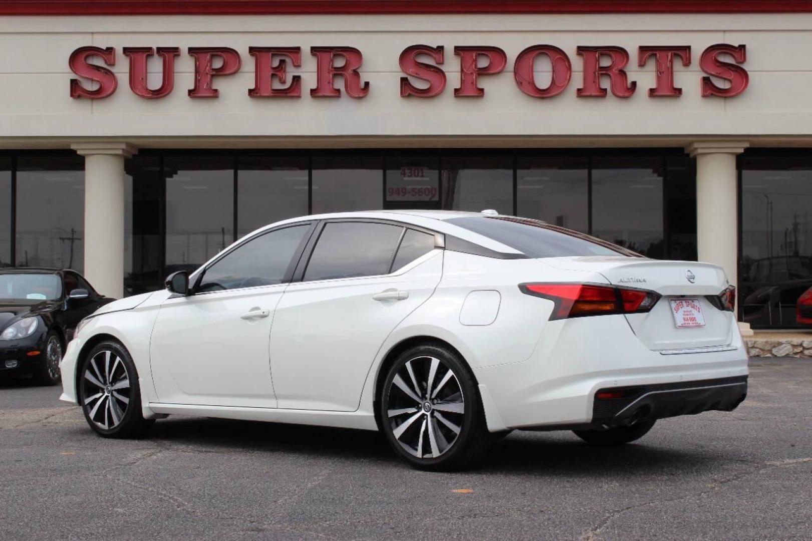 2020 White Nissan Altima 2.5 SR (1N4BL4CV8LC) with an 2.5L L4 DOHC 16V engine, CVT transmission, located at 4301 NW 39th , Oklahoma City, OK, 73112, (405) 949-5600, 35.512135, -97.598671 - NO DRIVERS LICENCE -NO FULL COVERAGE INSURANCE - NO CREDIT CHECK. COME ON OVER TO SUPERSPORTS, TAKE A LOOK AND TEST DRIVE. PLEASE GIVE US A CALL AT (405) 949-5600. NO LICENCIA DE CONDUCIR - NO SEGURO DE COBERTURA TOTAL - NO VERIFICACION DE CREDITO. VISITENOS EN SUPERSPORTS, MIRE NUESTRO - Photo#5
