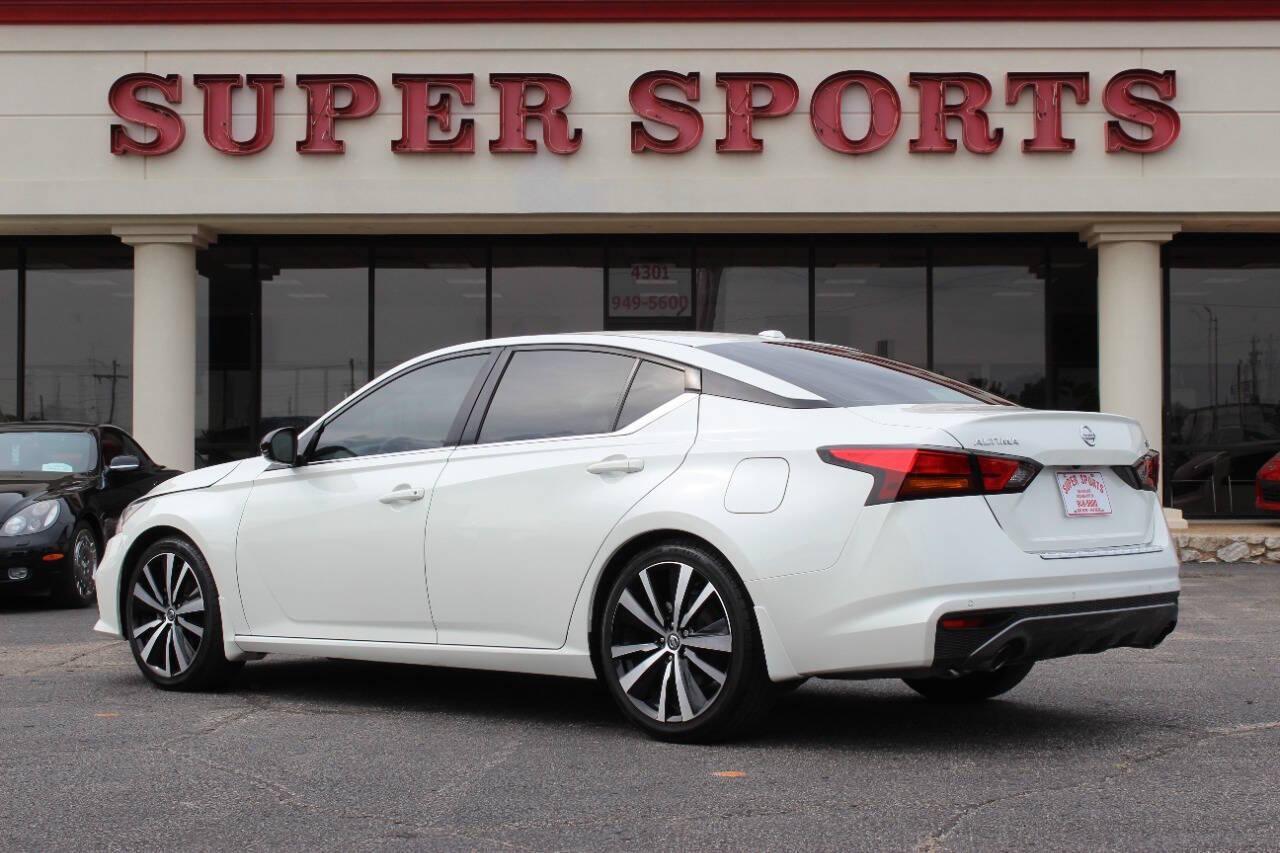 2020 White Nissan Altima 2.5 SR (1N4BL4CV8LC) with an 2.5L L4 DOHC 16V engine, CVT transmission, located at 4301 NW 39th , Oklahoma City, OK, 73112, (405) 949-5600, 35.512135, -97.598671 - NO DRIVERS LICENCE -NO FULL COVERAGE INSURANCE - NO CREDIT CHECK. COME ON OVER TO SUPERSPORTS, TAKE A LOOK AND TEST DRIVE. PLEASE GIVE US A CALL AT (405) 949-5600. NO LICENCIA DE CONDUCIR - NO SEGURO DE COBERTURA TOTAL - NO VERIFICACION DE CREDITO. VISITENOS EN SUPERSPORTS, MIRE NUESTRO - Photo#4
