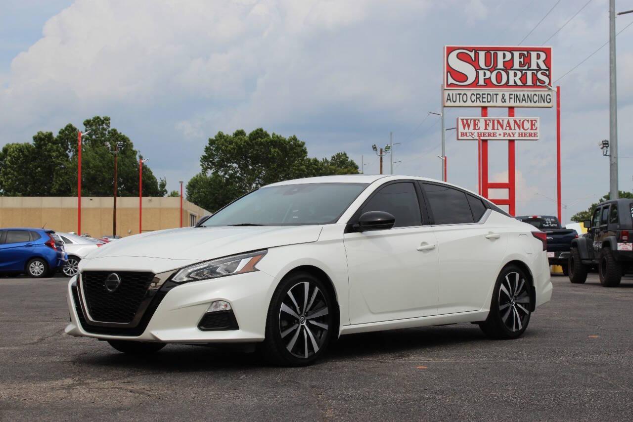2020 White Nissan Altima 2.5 SR (1N4BL4CV8LC) with an 2.5L L4 DOHC 16V engine, CVT transmission, located at 4301 NW 39th , Oklahoma City, OK, 73112, (405) 949-5600, 35.512135, -97.598671 - NO DRIVERS LICENCE -NO FULL COVERAGE INSURANCE - NO CREDIT CHECK. COME ON OVER TO SUPERSPORTS, TAKE A LOOK AND TEST DRIVE. PLEASE GIVE US A CALL AT (405) 949-5600. NO LICENCIA DE CONDUCIR - NO SEGURO DE COBERTURA TOTAL - NO VERIFICACION DE CREDITO. VISITENOS EN SUPERSPORTS, MIRE NUESTRO - Photo#6