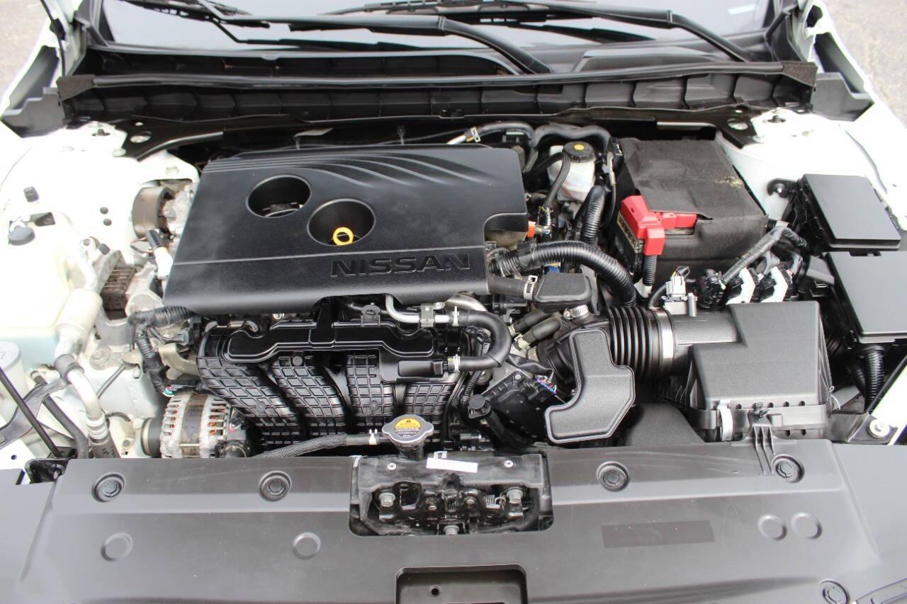 2020 White Nissan Altima 2.5 SR (1N4BL4CV8LC) with an 2.5L L4 DOHC 16V engine, CVT transmission, located at 4301 NW 39th , Oklahoma City, OK, 73112, (405) 949-5600, 35.512135, -97.598671 - NO DRIVERS LICENCE -NO FULL COVERAGE INSURANCE - NO CREDIT CHECK. COME ON OVER TO SUPERSPORTS, TAKE A LOOK AND TEST DRIVE. PLEASE GIVE US A CALL AT (405) 949-5600. NO LICENCIA DE CONDUCIR - NO SEGURO DE COBERTURA TOTAL - NO VERIFICACION DE CREDITO. VISITENOS EN SUPERSPORTS, MIRE NUESTRO - Photo#7