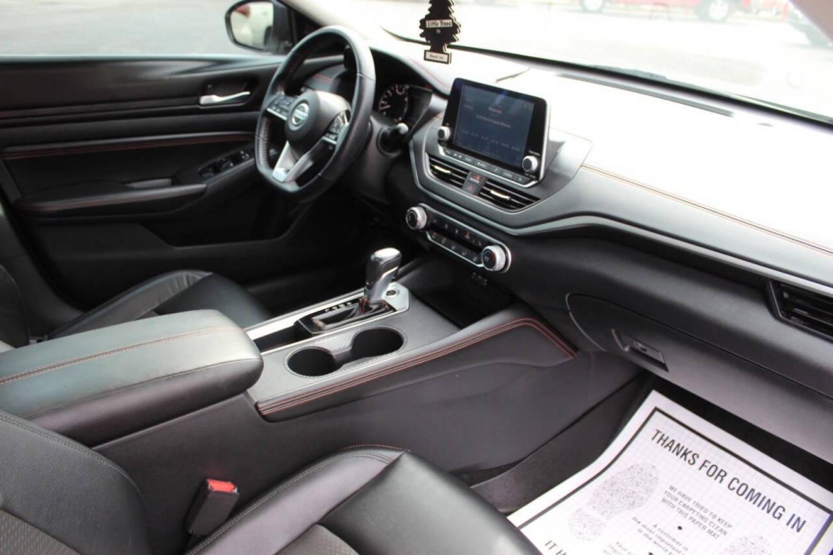 2020 White Nissan Altima 2.5 SR (1N4BL4CV8LC) with an 2.5L L4 DOHC 16V engine, CVT transmission, located at 4301 NW 39th , Oklahoma City, OK, 73112, (405) 949-5600, 35.512135, -97.598671 - NO DRIVERS LICENCE -NO FULL COVERAGE INSURANCE - NO CREDIT CHECK. COME ON OVER TO SUPERSPORTS, TAKE A LOOK AND TEST DRIVE. PLEASE GIVE US A CALL AT (405) 949-5600. NO LICENCIA DE CONDUCIR - NO SEGURO DE COBERTURA TOTAL - NO VERIFICACION DE CREDITO. VISITENOS EN SUPERSPORTS, MIRE NUESTRO - Photo#9
