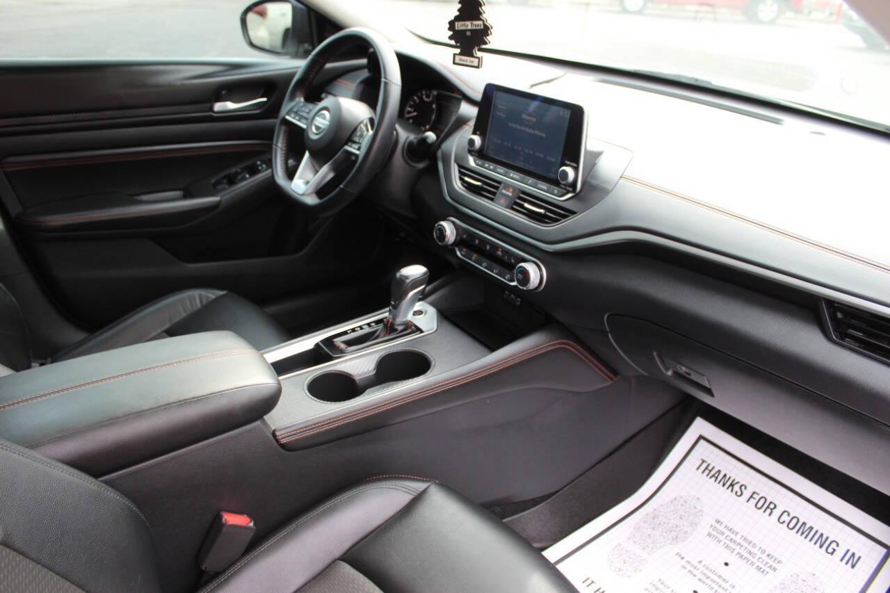 2020 White Nissan Altima 2.5 SR (1N4BL4CV8LC) with an 2.5L L4 DOHC 16V engine, CVT transmission, located at 4301 NW 39th , Oklahoma City, OK, 73112, (405) 949-5600, 35.512135, -97.598671 - NO DRIVERS LICENCE -NO FULL COVERAGE INSURANCE - NO CREDIT CHECK. COME ON OVER TO SUPERSPORTS, TAKE A LOOK AND TEST DRIVE. PLEASE GIVE US A CALL AT (405) 949-5600. NO LICENCIA DE CONDUCIR - NO SEGURO DE COBERTURA TOTAL - NO VERIFICACION DE CREDITO. VISITENOS EN SUPERSPORTS, MIRE NUESTRO - Photo#8